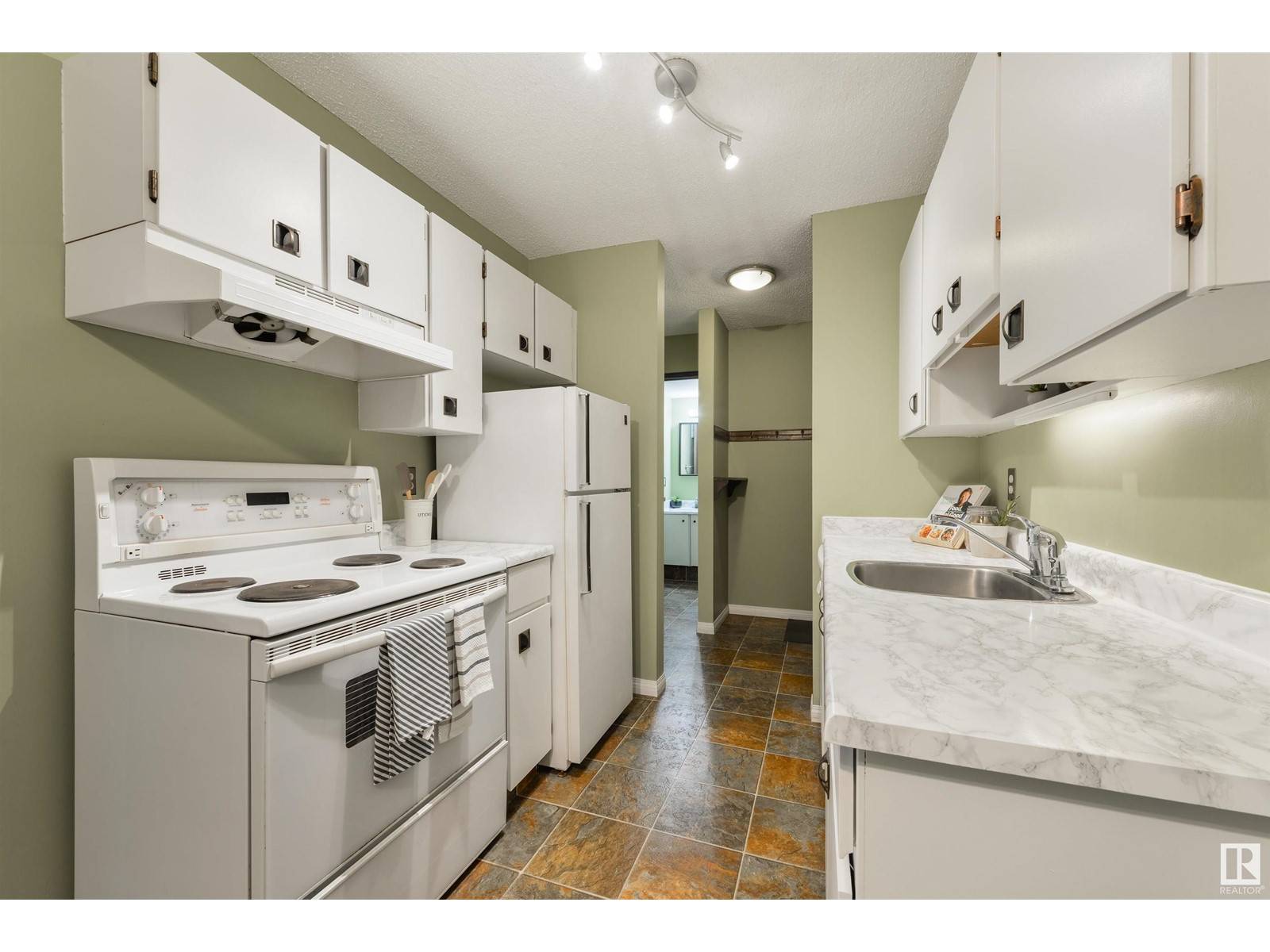 Edmonton, AB T5K1W4,#310 10250 116 ST NW