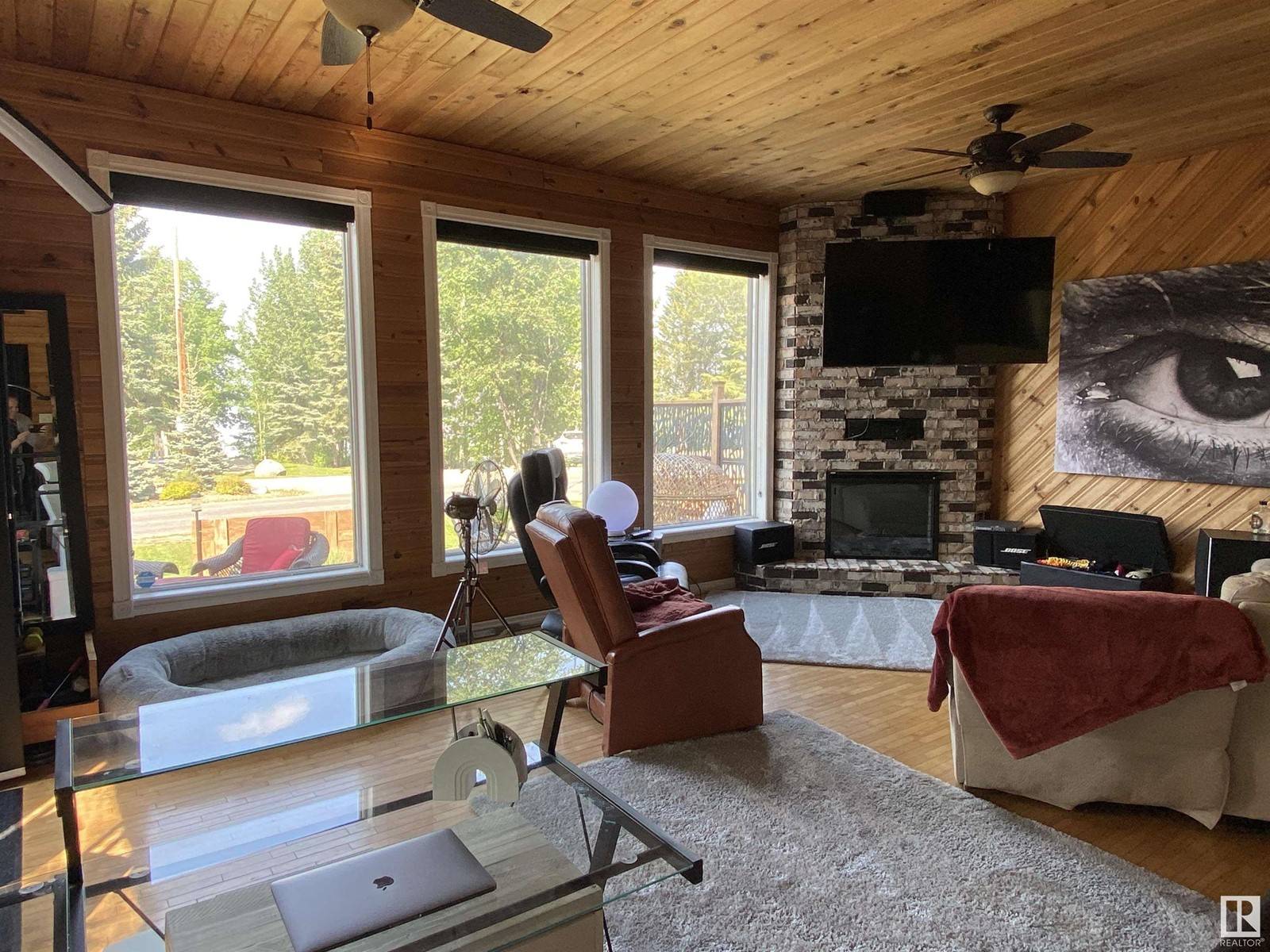 Rural Wetaskiwin County, AB T0C2V0,213 CRYSTAL SPRINGS DR