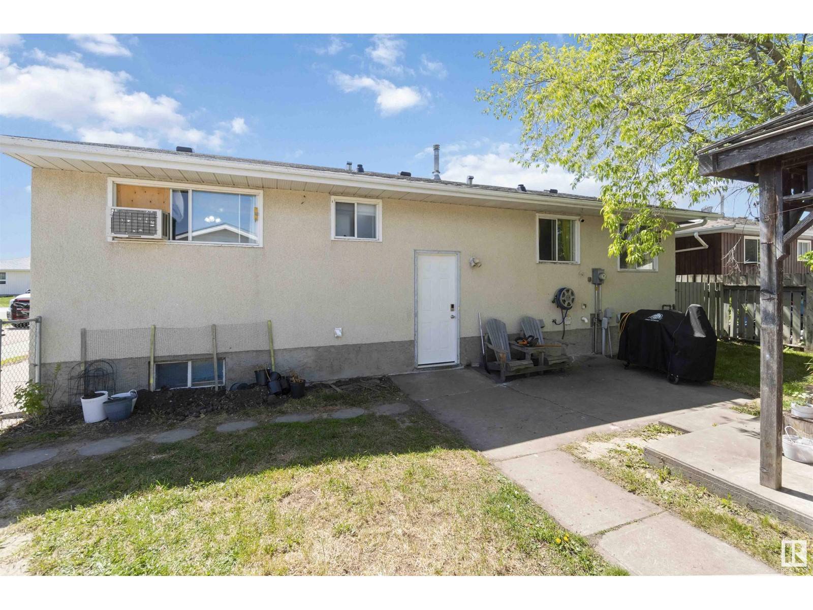 Gibbons, AB T0A1N0,5016 54 AV