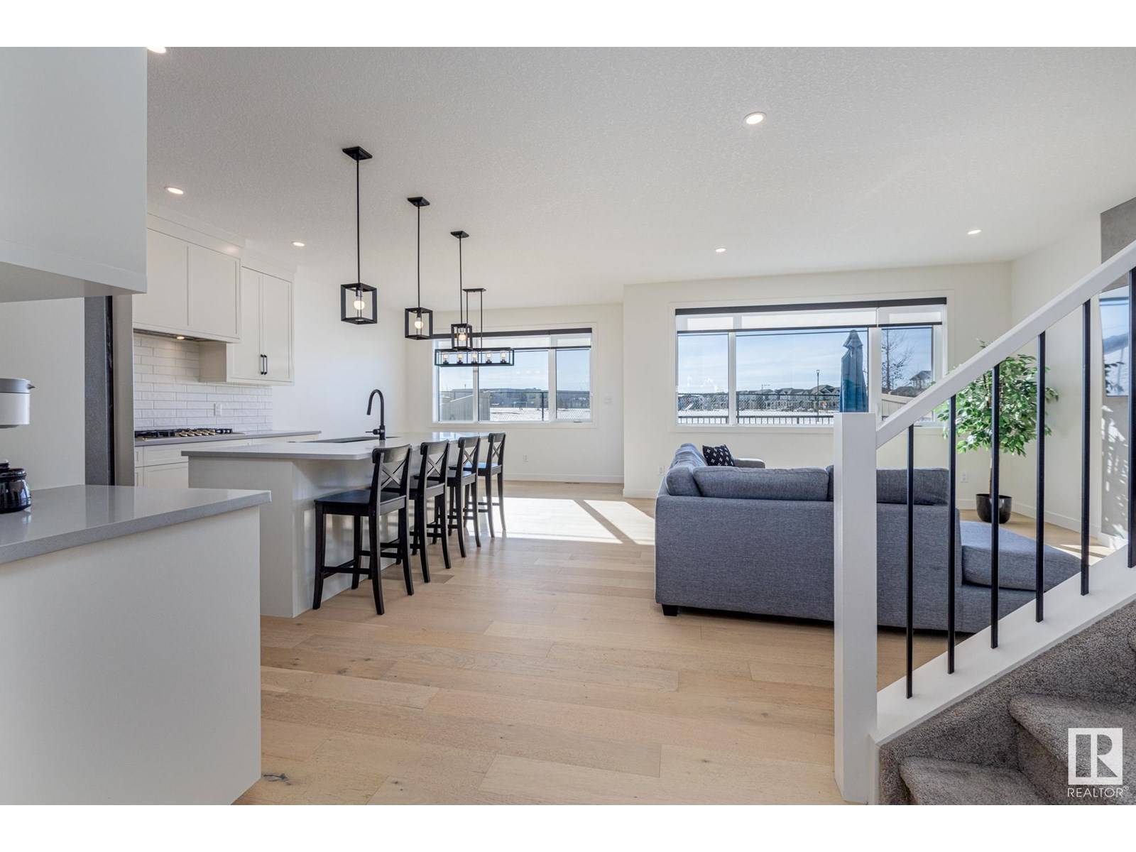 Edmonton, AB T6W4B4,4278 CHICHAK CL SW