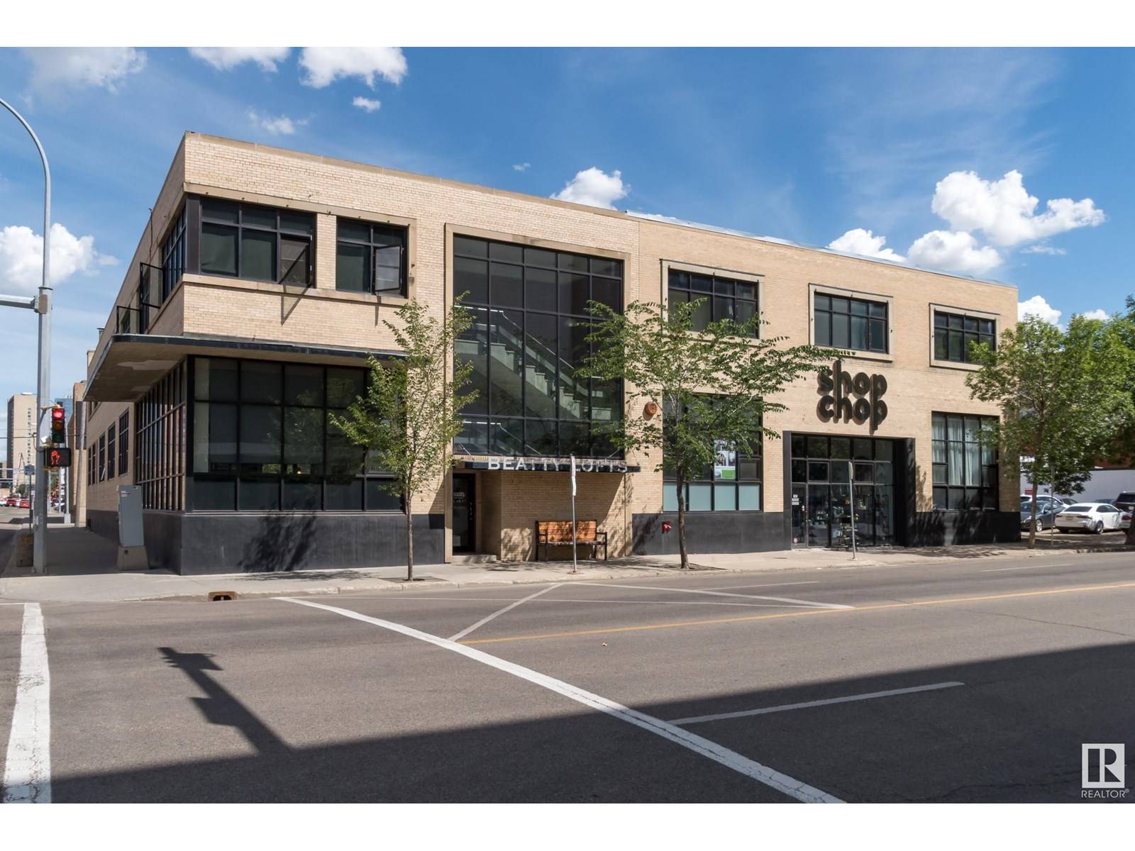 Edmonton, AB T5J5G2,#104 10265 107 ST NW