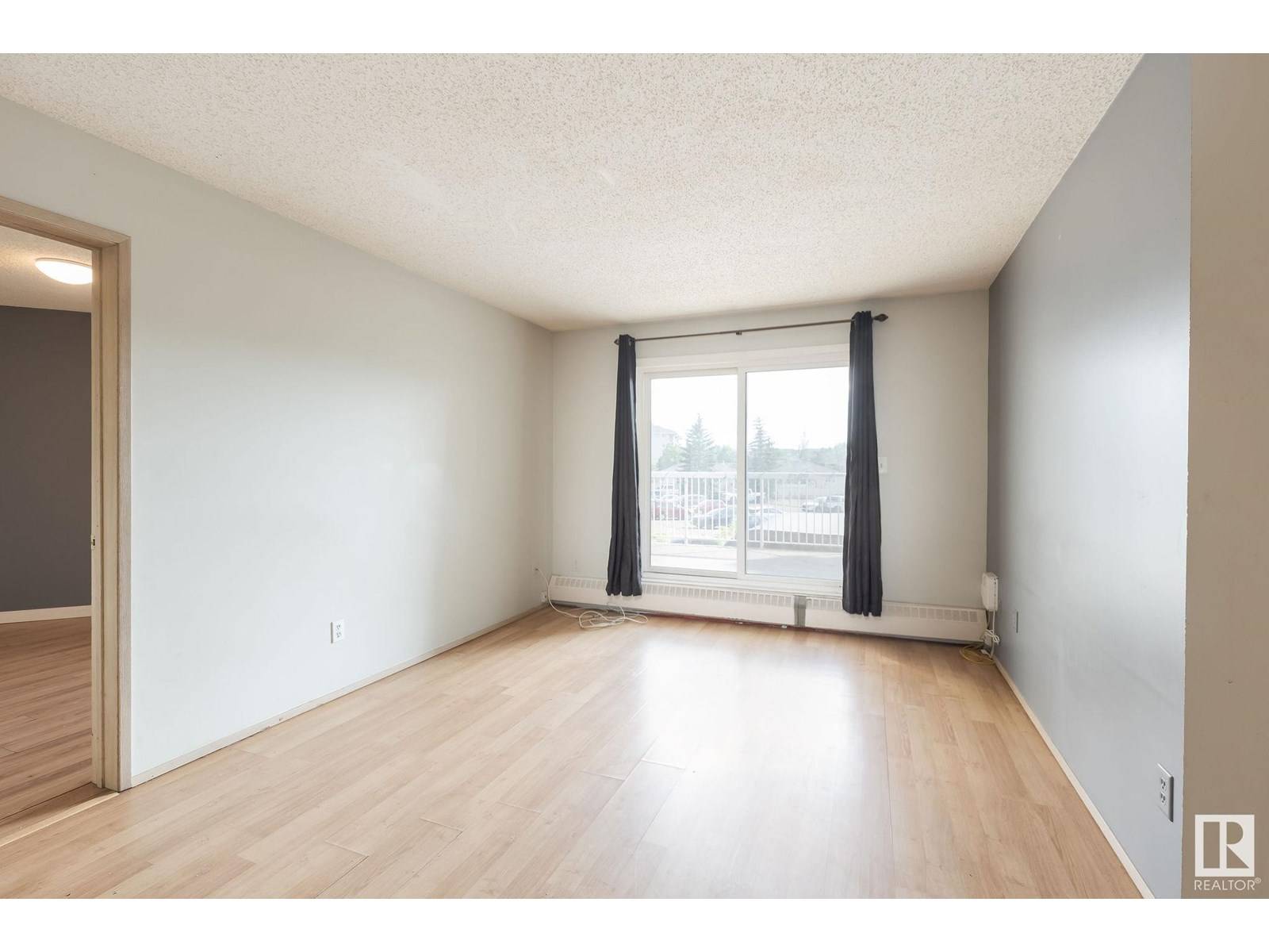 Edmonton, AB T6L6S6,#222 5005 31 AV NW