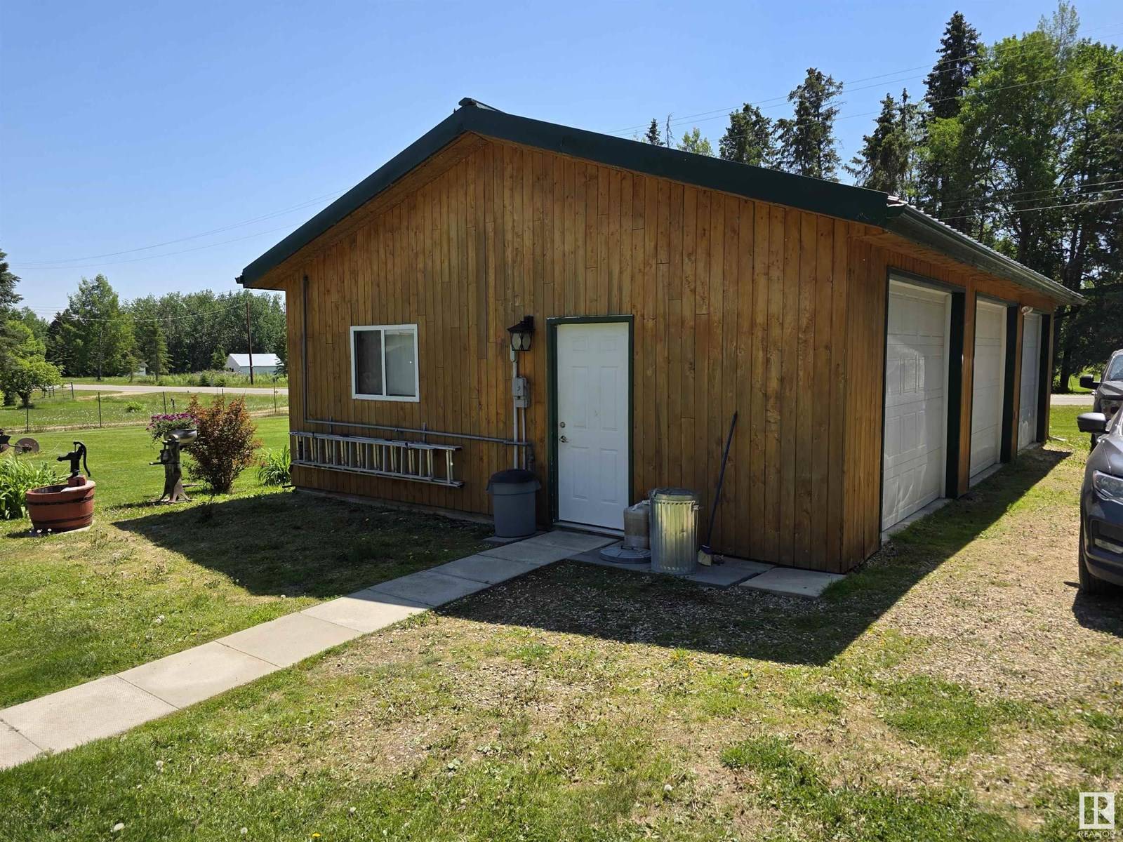 Rural Wetaskiwin County, AB T0C0T0,312 Lakeshore DR