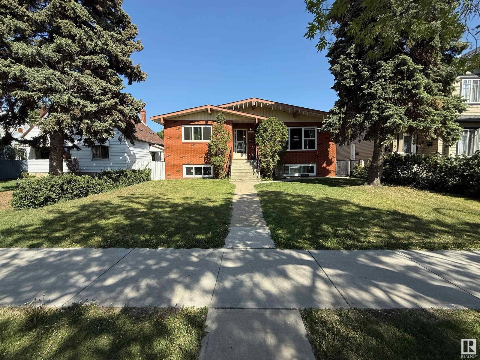 Edmonton, AB T5G2E9,11615 102 ST NW