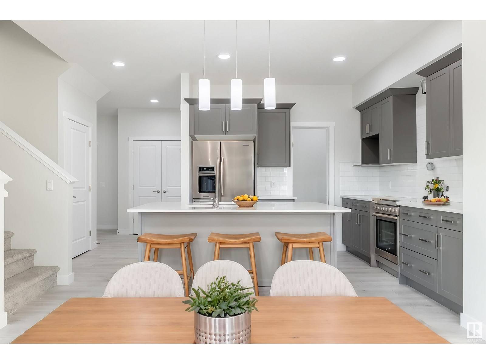 Edmonton, AB T6X3H9,412 27 ST SW