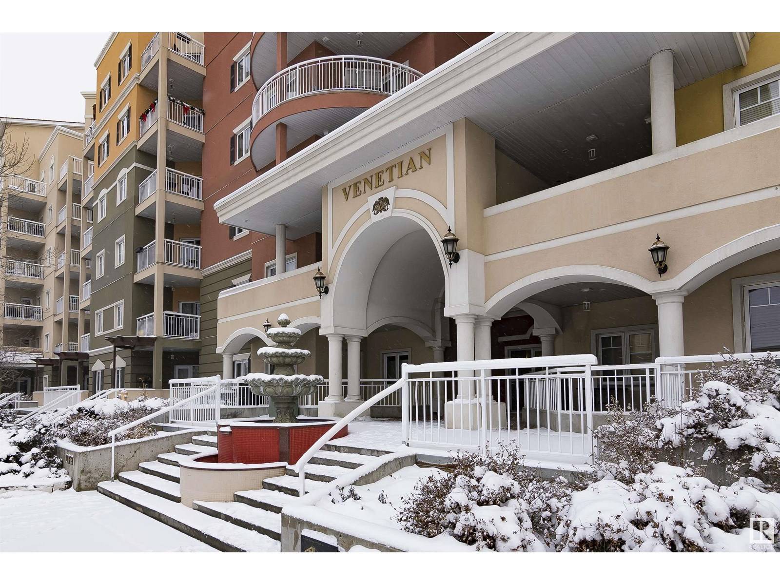 Edmonton, AB T5K0B4,#111 10333 112 ST NW