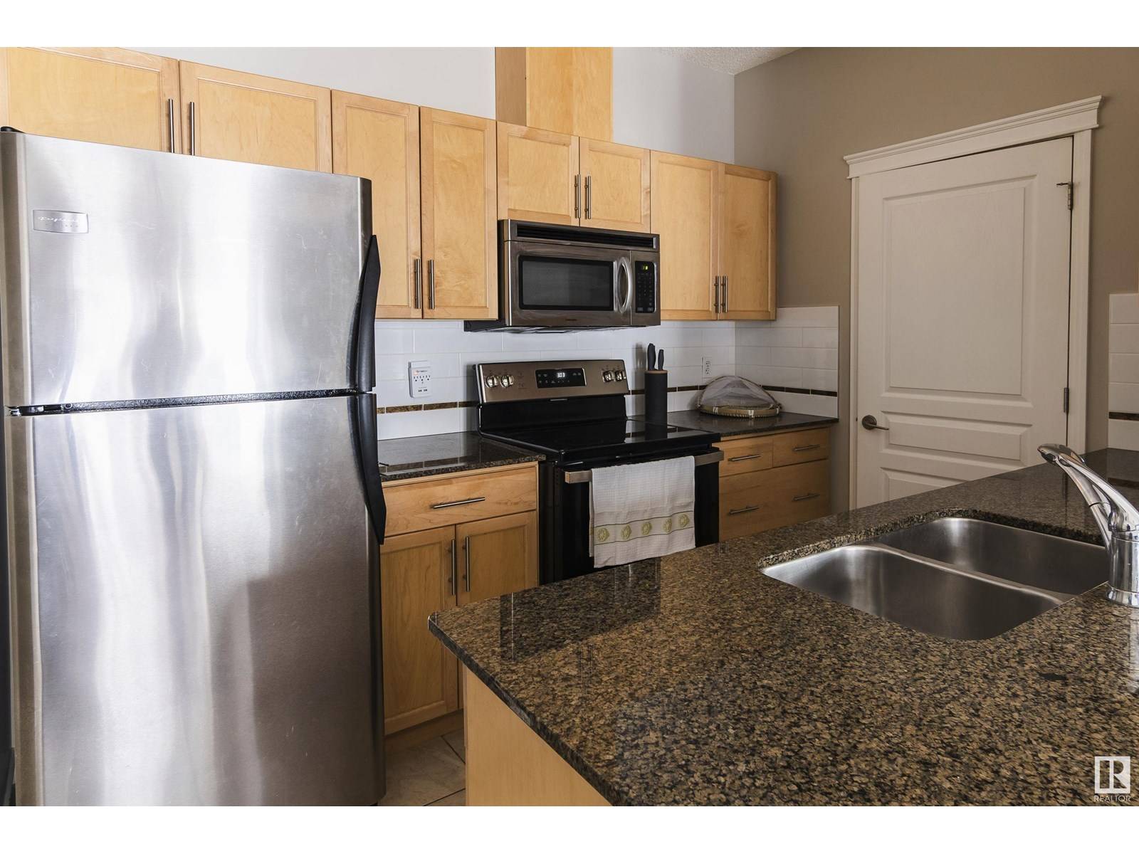 Edmonton, AB T5K0B4,#111 10333 112 ST NW