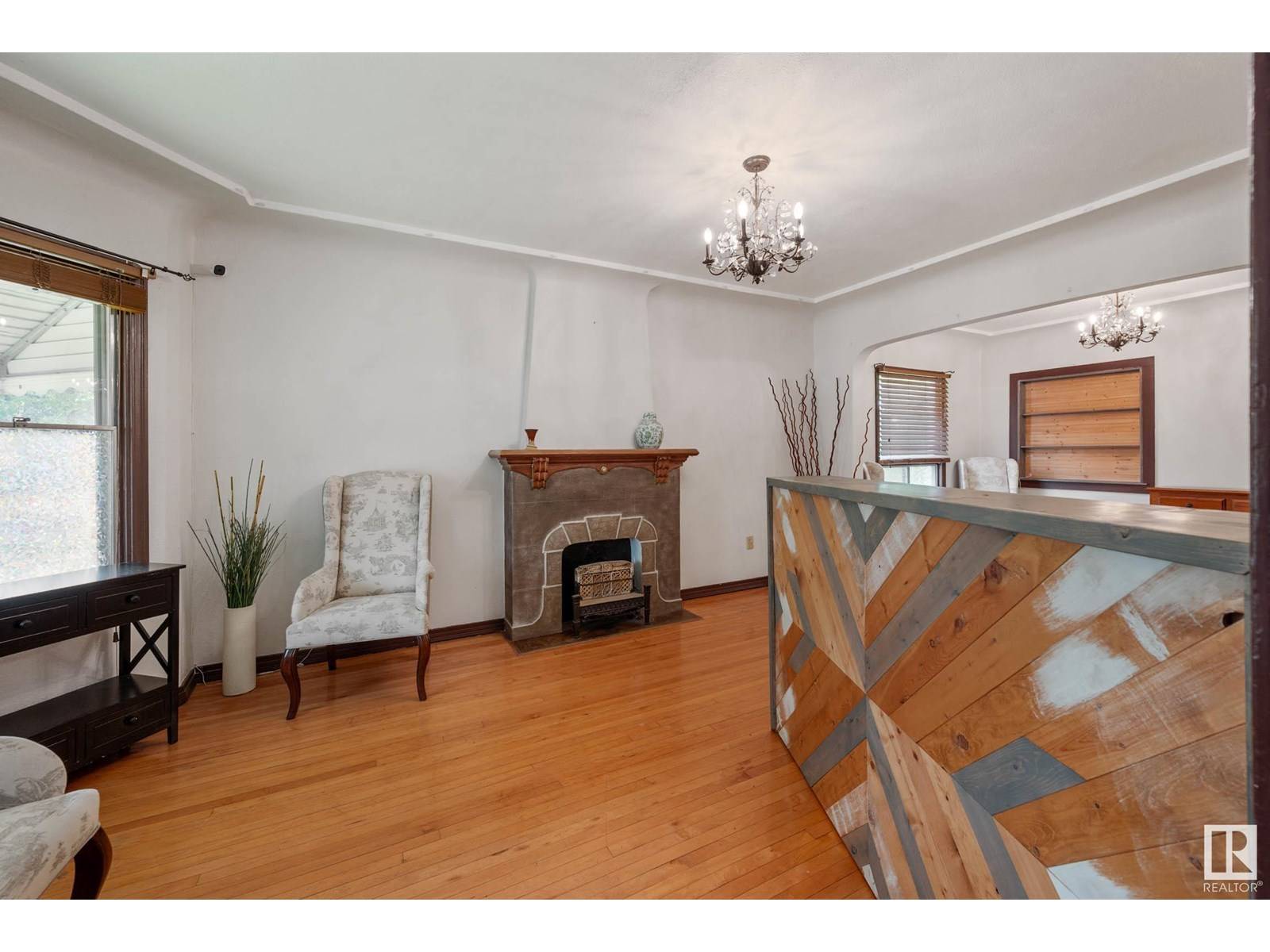 Edmonton, AB T5N1L7,10153 122 ST NW