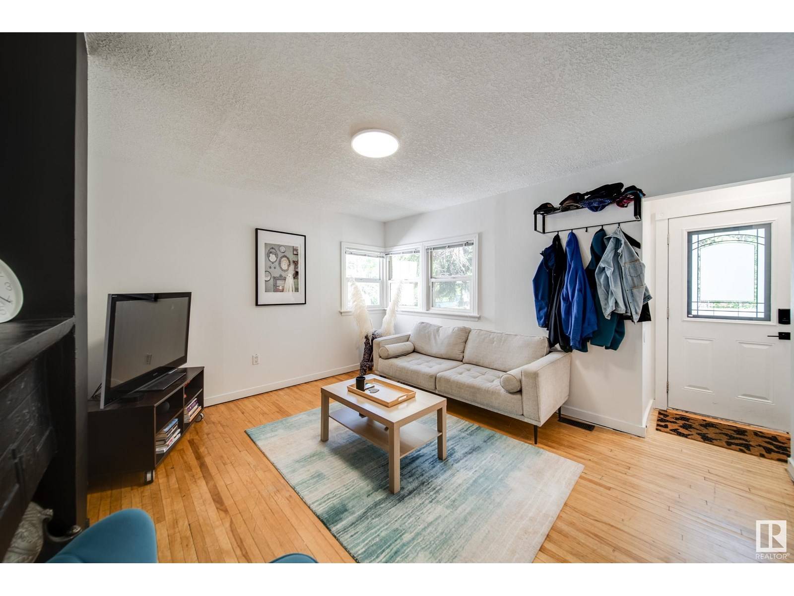Edmonton, AB T6E1L8,10711 76 AV NW