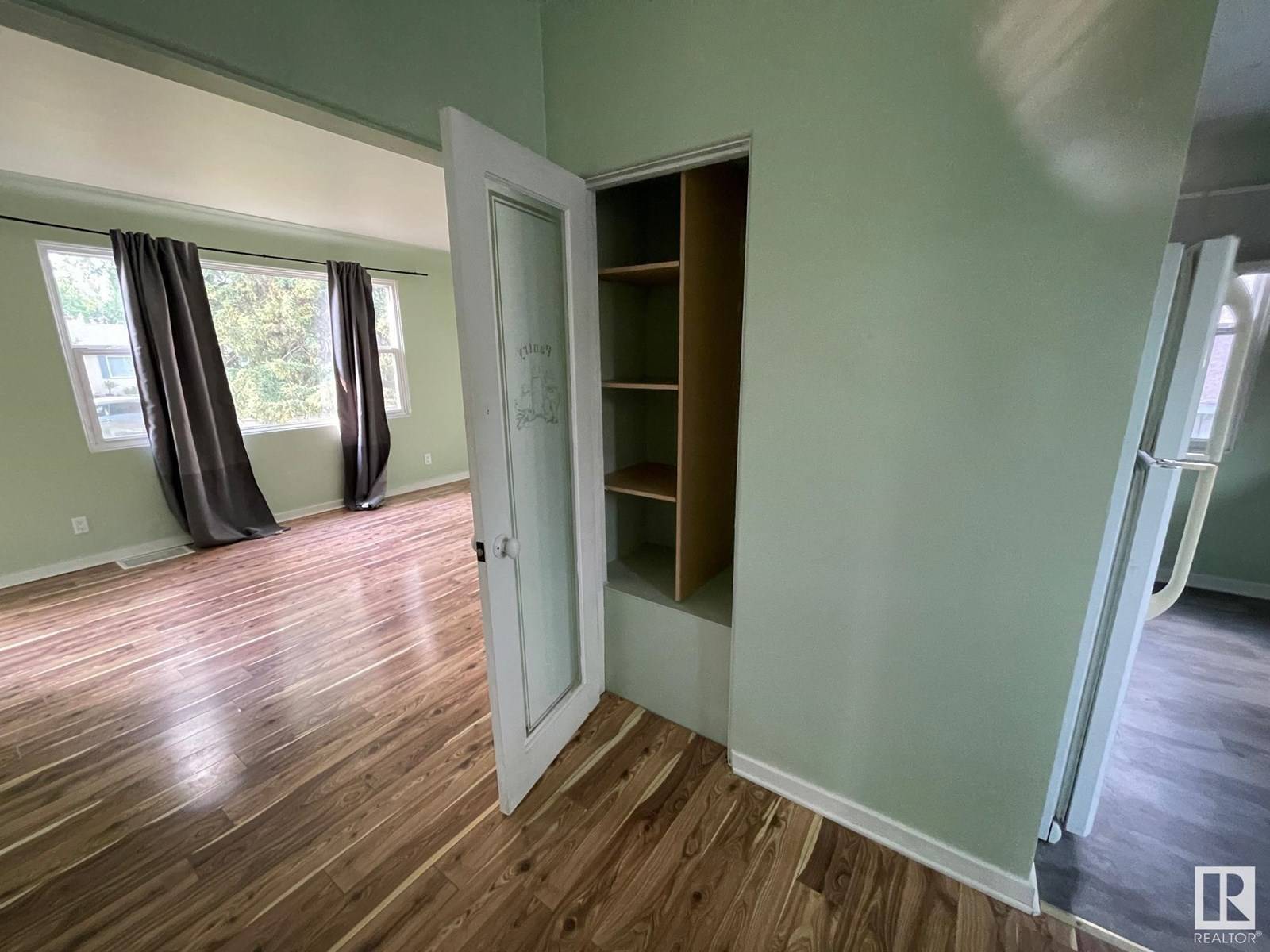 Edmonton, AB T6C0P9,8151 79 AV NW
