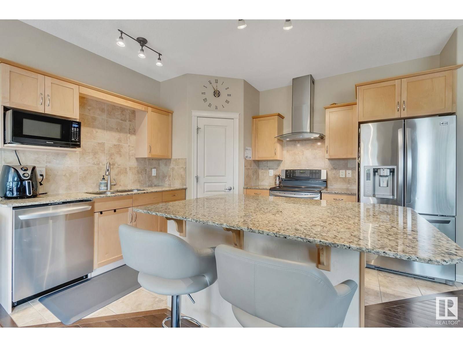 Edmonton, AB T6X0L7,6948 19A AV SW
