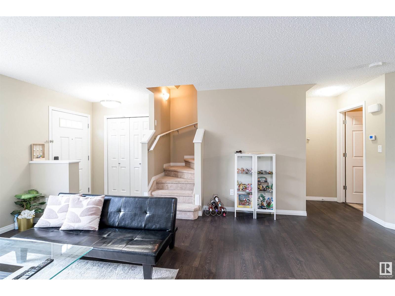 Edmonton, AB T6X1W7,#45 9151 SHAW WY SW