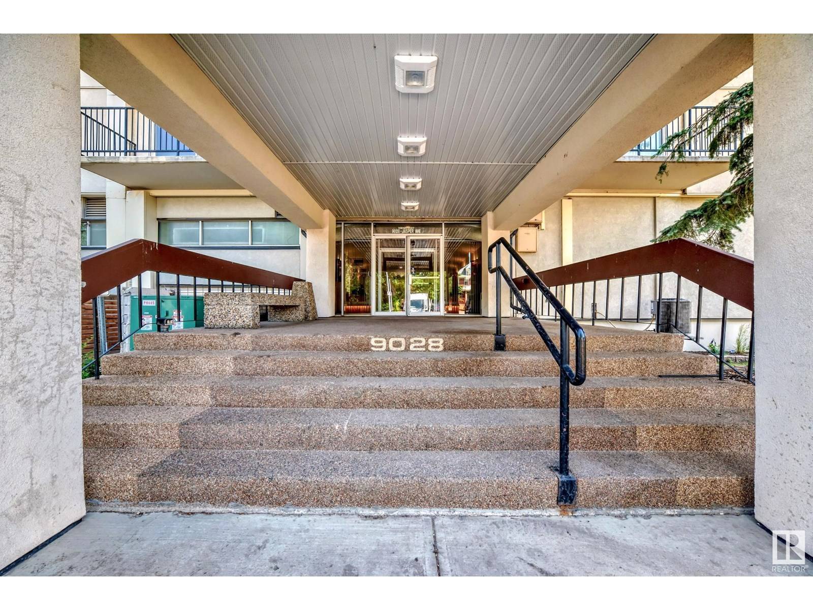 Edmonton, AB T5H3Y6,#1101 9028 JASPER AV NW