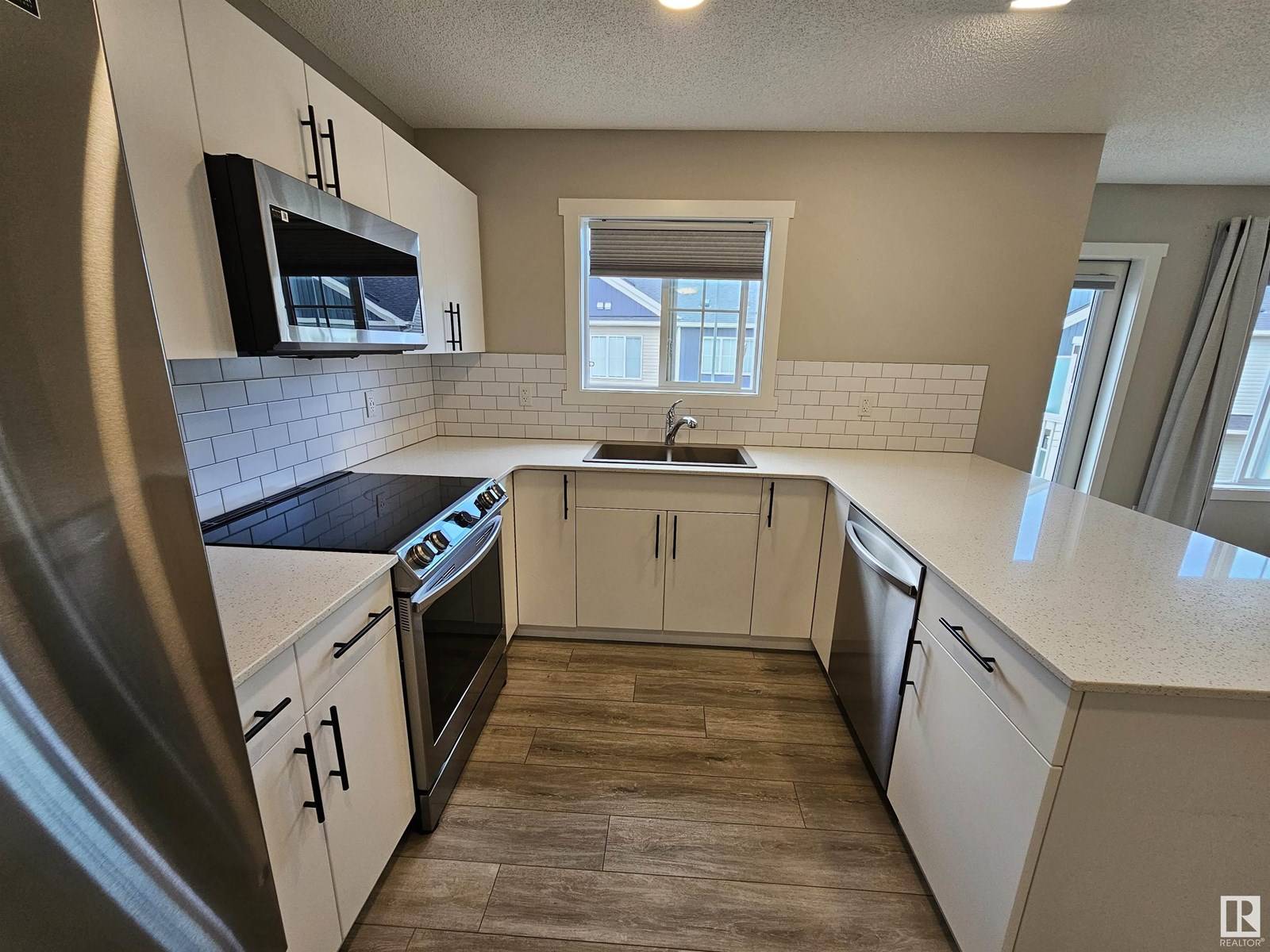 Edmonton, AB T6W4N6,#17 1110 DANIELS LI SW
