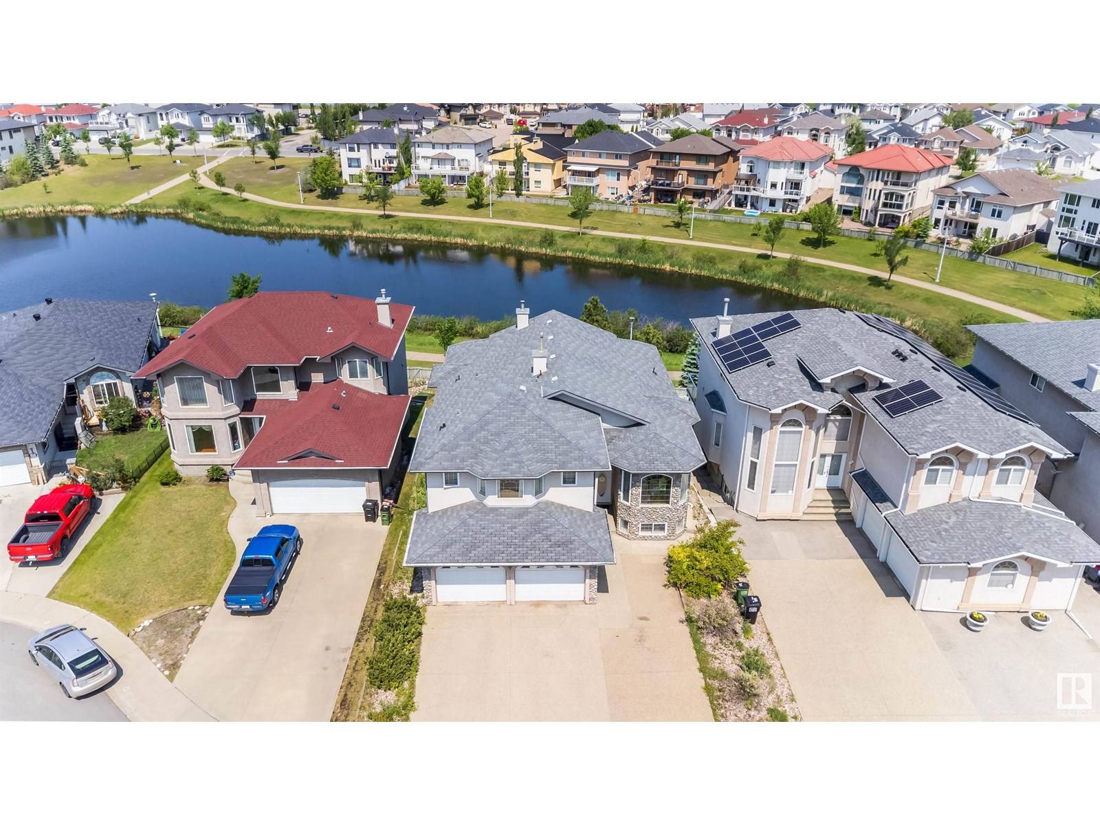 Edmonton, AB T5Z3R3,6928 164 AV NW