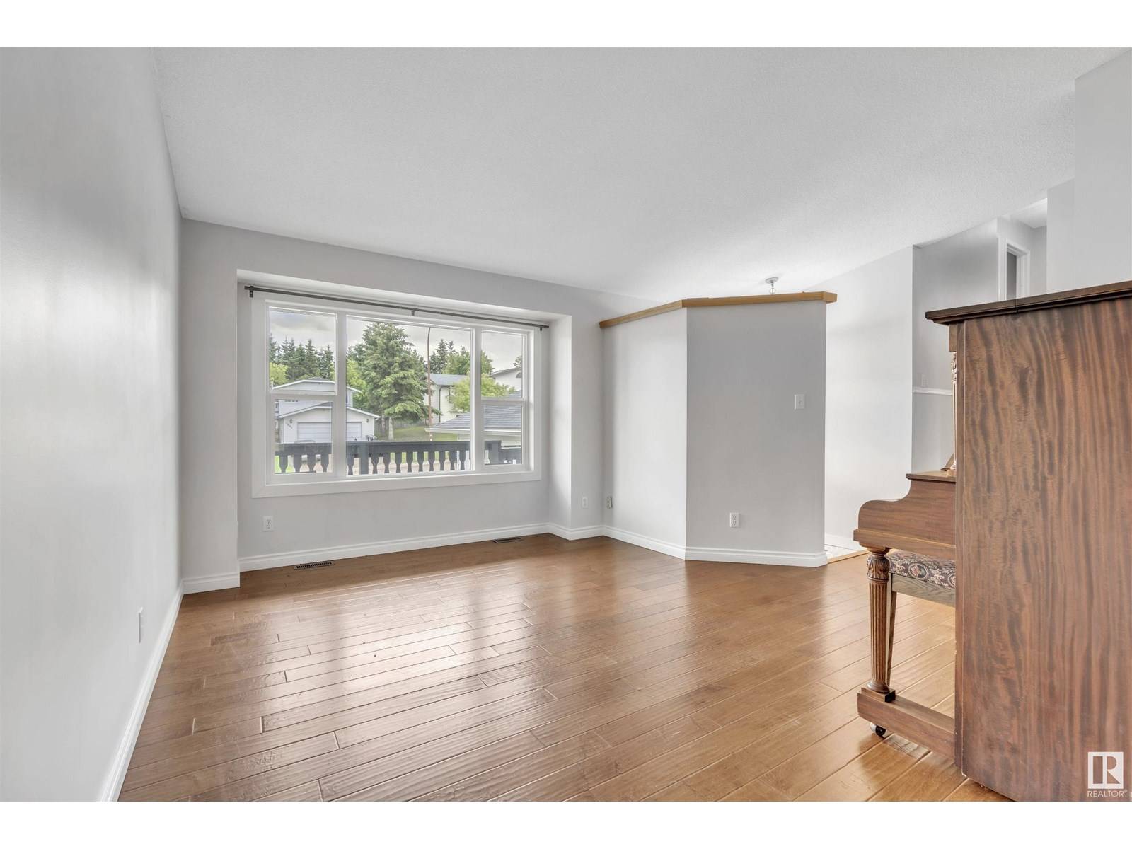 Cold Lake, AB T9M2B2,3802 51 AV