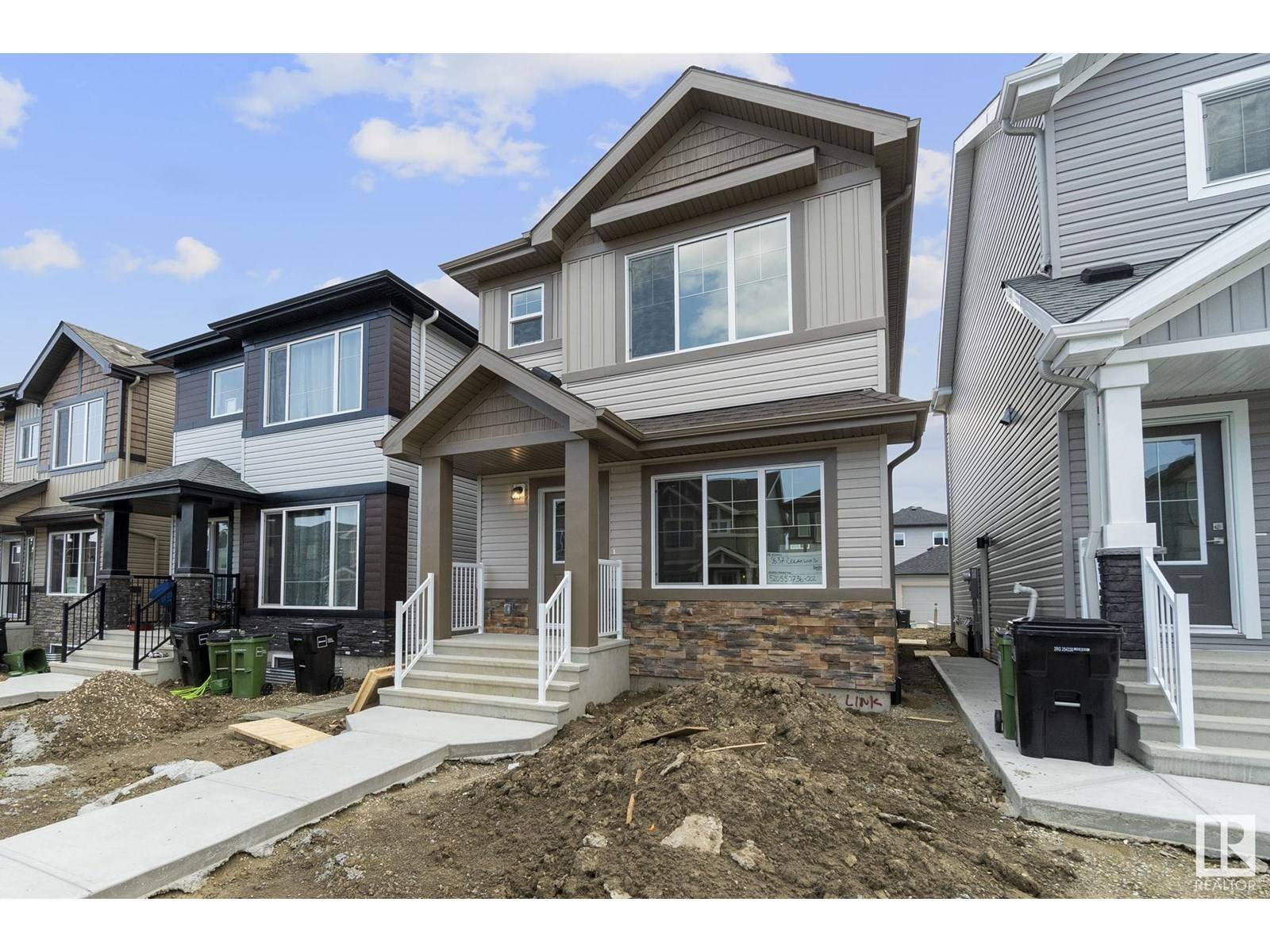 Edmonton, AB T6W5M5,9637 COLAK LI SW