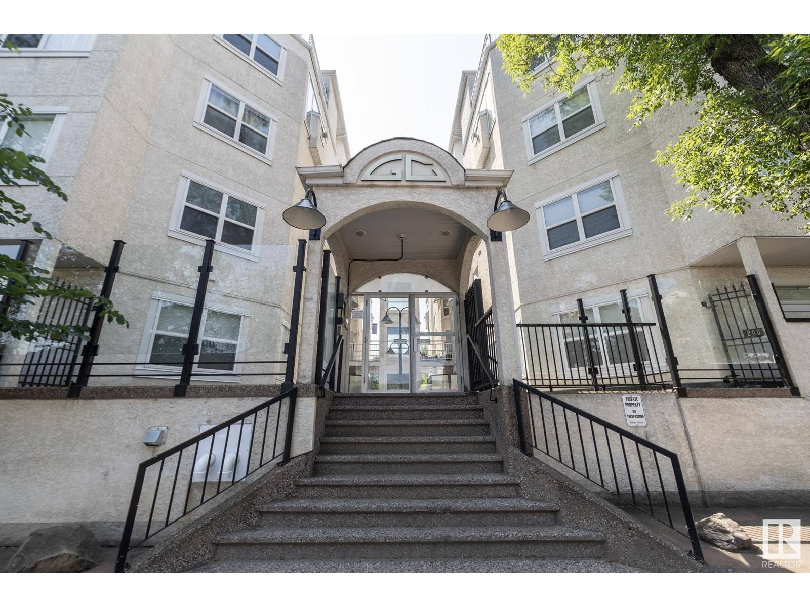 Edmonton, AB T6G0S7,#206 10939 82 AV NW