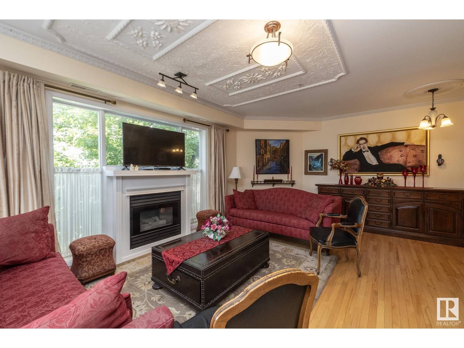 Edmonton, AB T6G0S7,#206 10939 82 AV NW