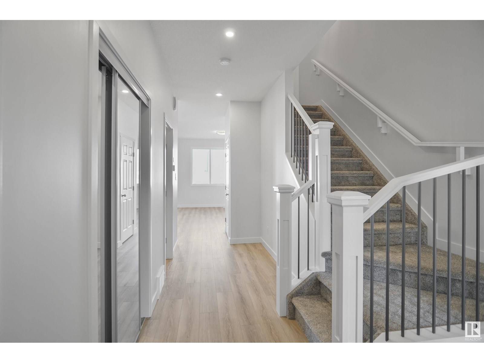 Edmonton, AB T5Y4B7,17635 46 ST NW