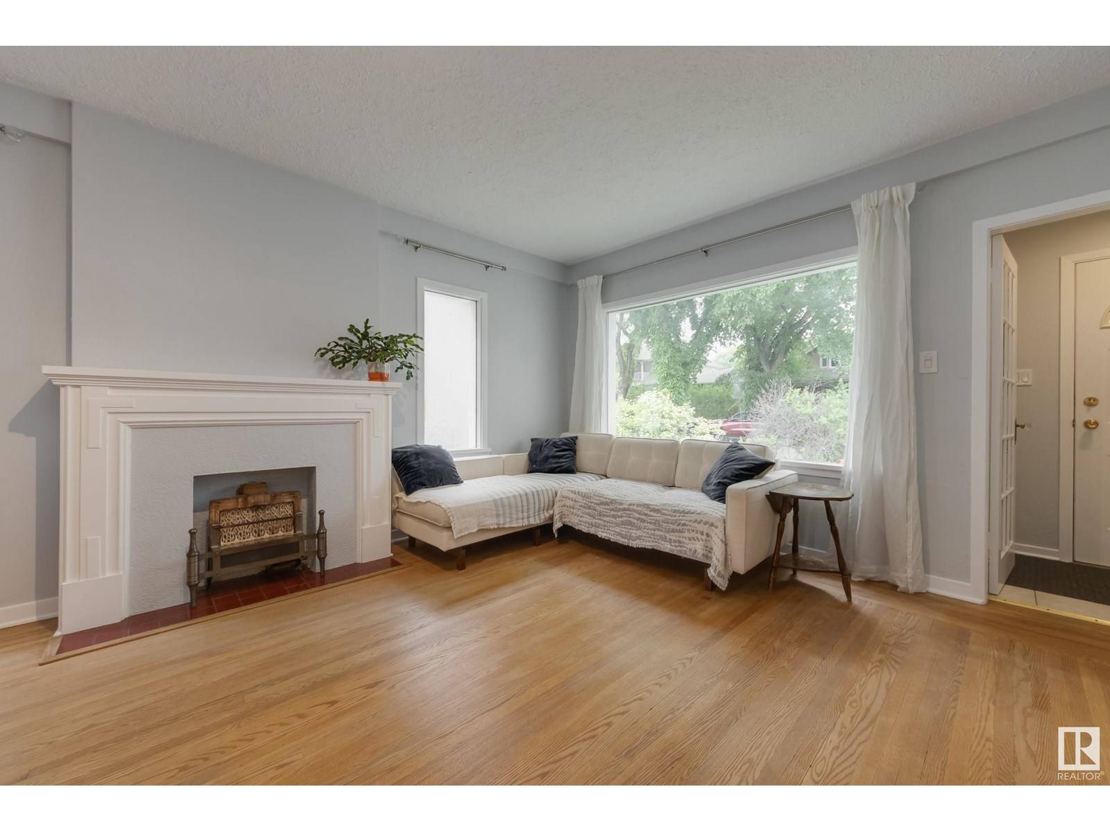 Edmonton, AB T6E1S6,10817 79 AV NW