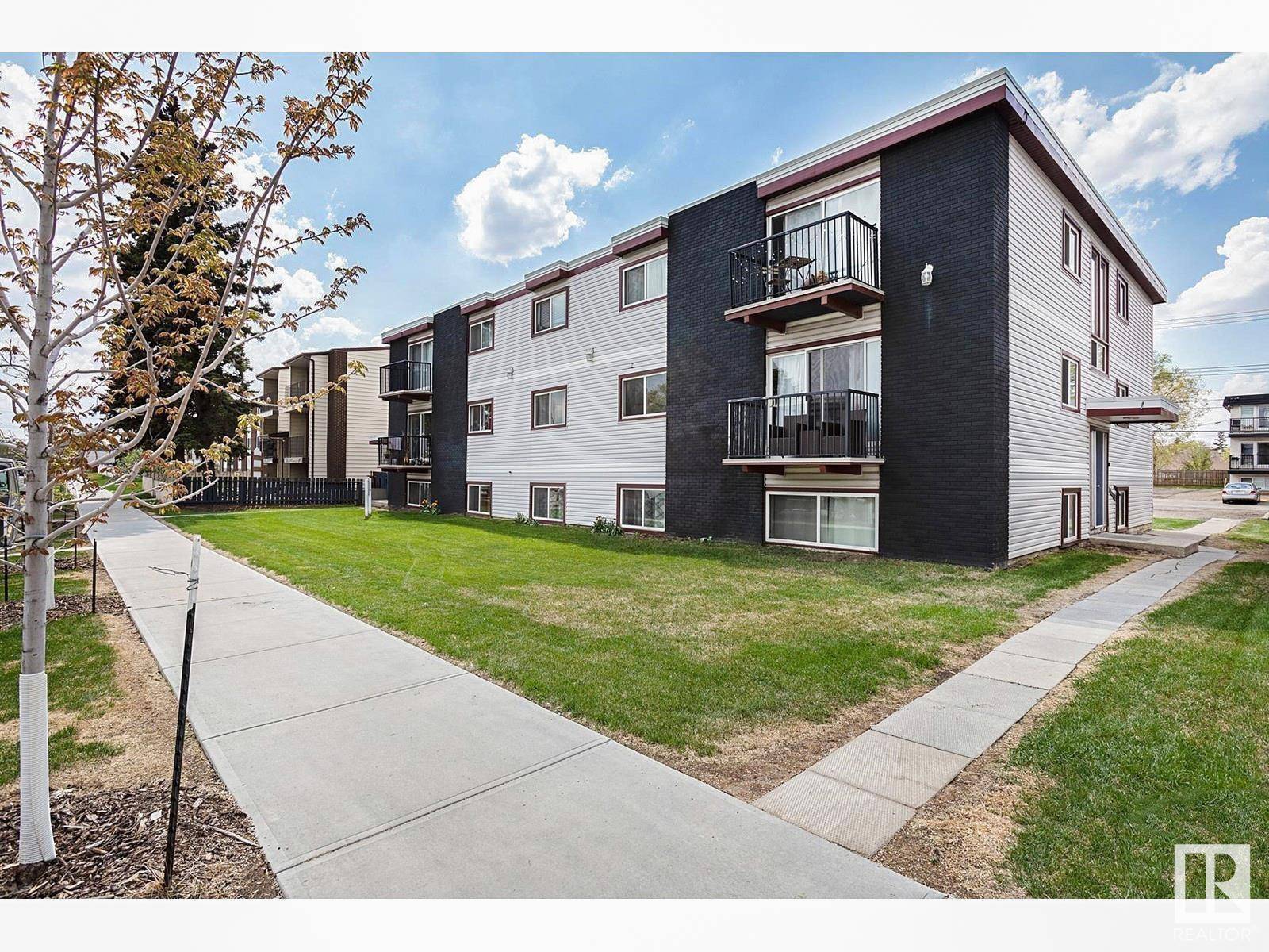 Edmonton, AB T2P2H3,#10 10146 154 ST NW