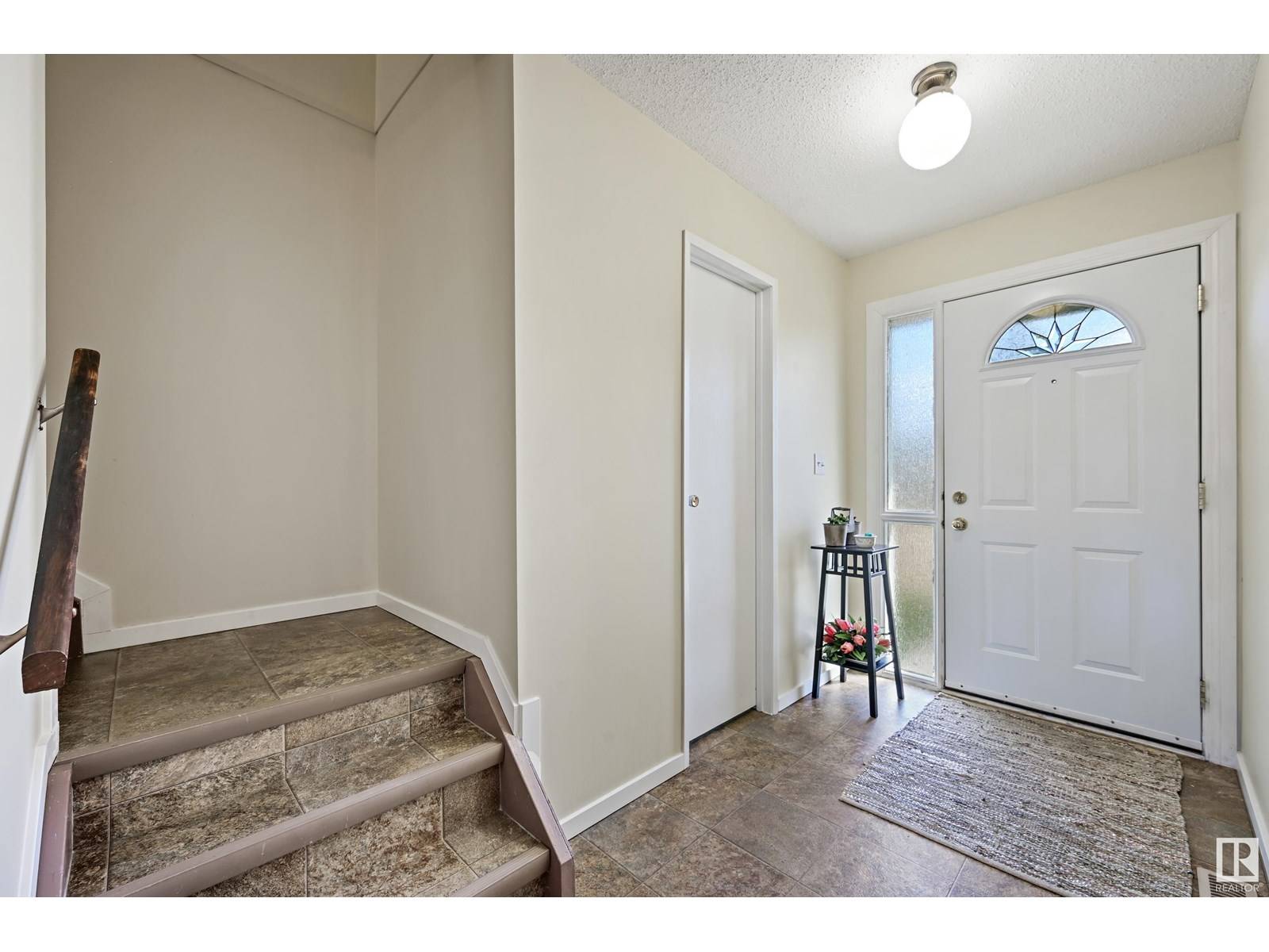Edmonton, AB T5X4X2,9945 171 AV NW
