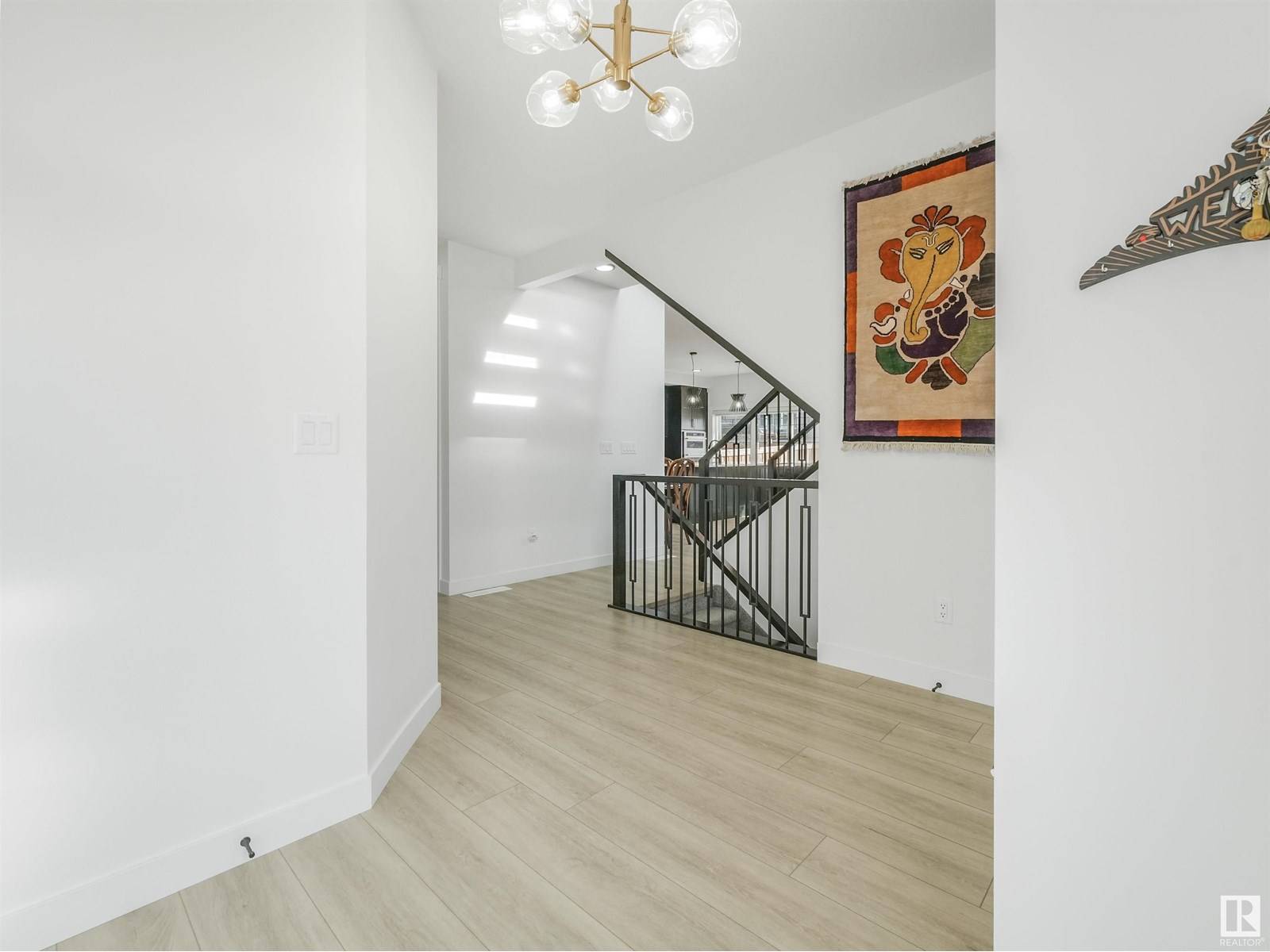 Edmonton, AB T6W5C1,1581 HOWES PL SW