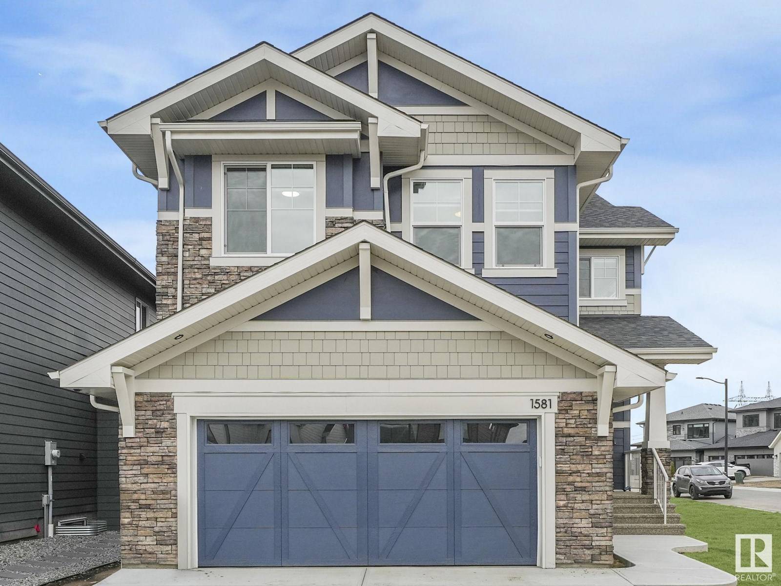 Edmonton, AB T6W5C1,1581 HOWES PL SW