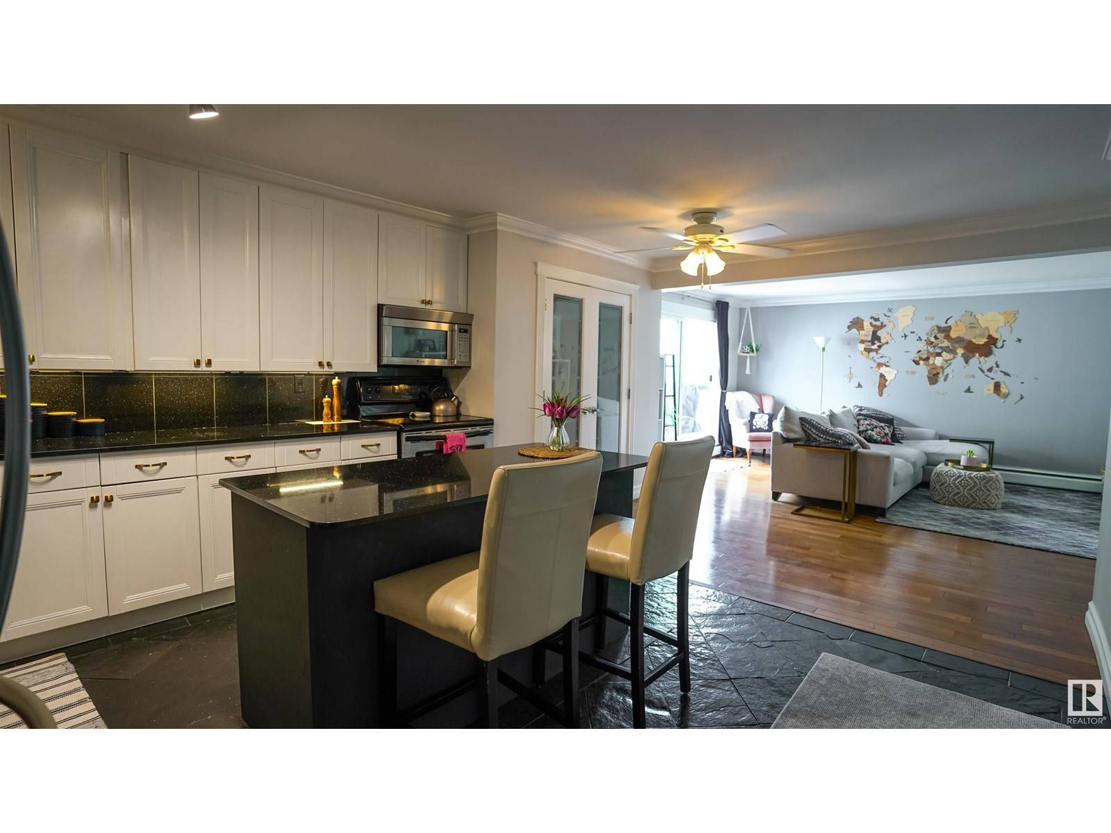 Edmonton, AB T5K1P1,#404 10165 113 ST NW NW