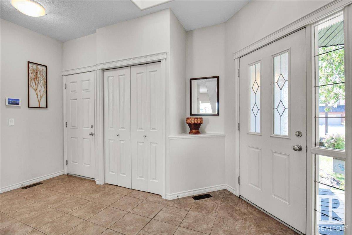Edmonton, AB T6R0K9,8654 SLOANE CO NW