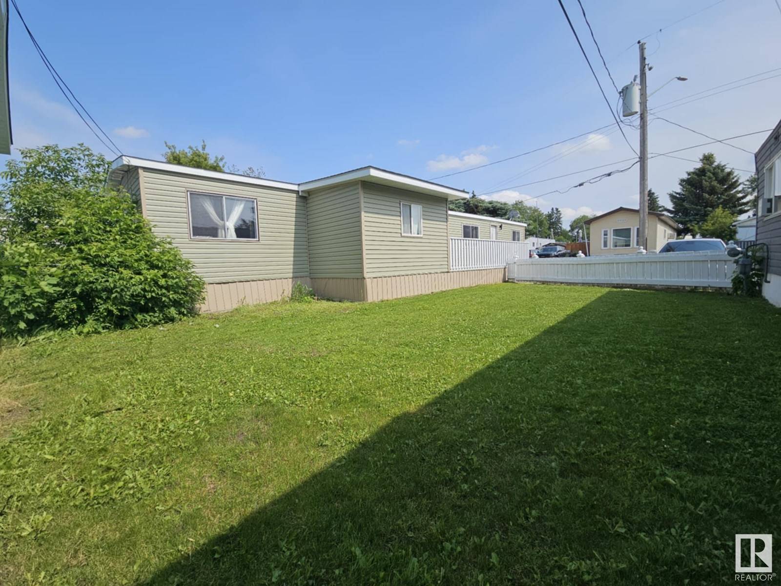 Spruce Grove, AB T7X3K7,#111 305 Calahoo Rd