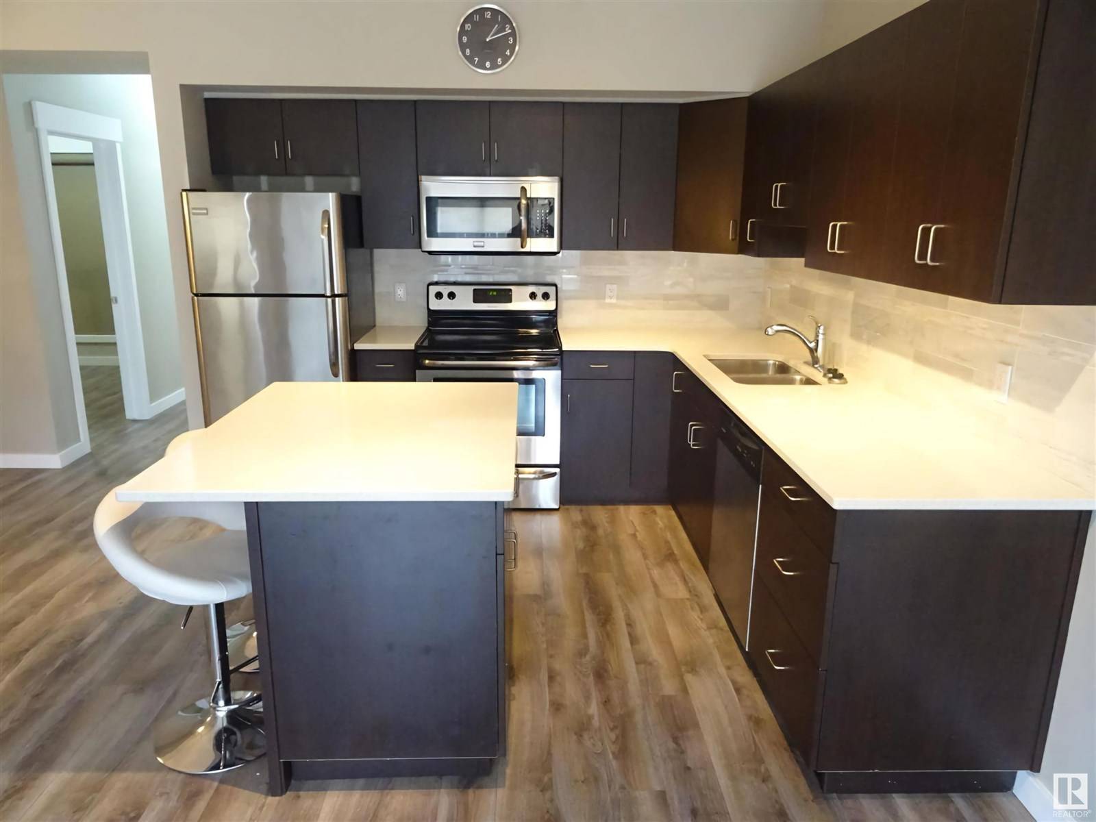 Edmonton, AB T5H0C6,#108 10518 113 ST NW