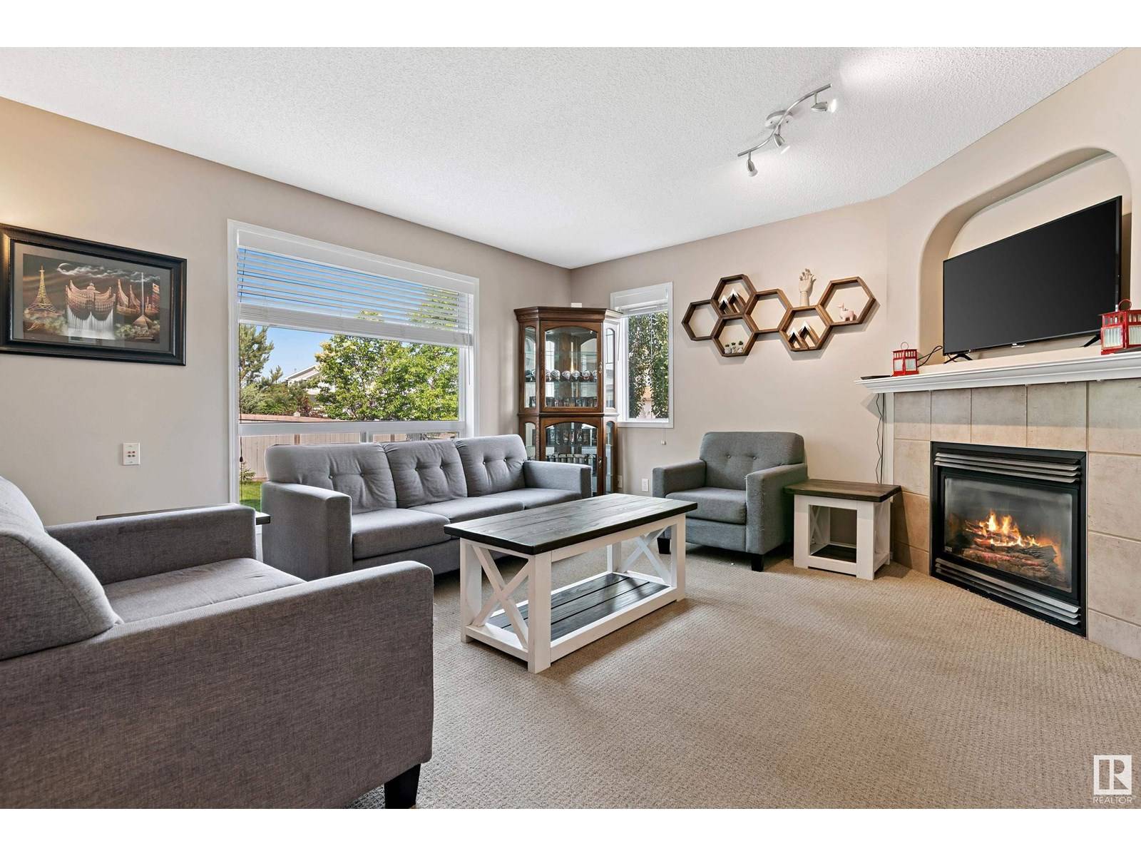 Sherwood Park, AB T8H2M3,102 Sunflower LN