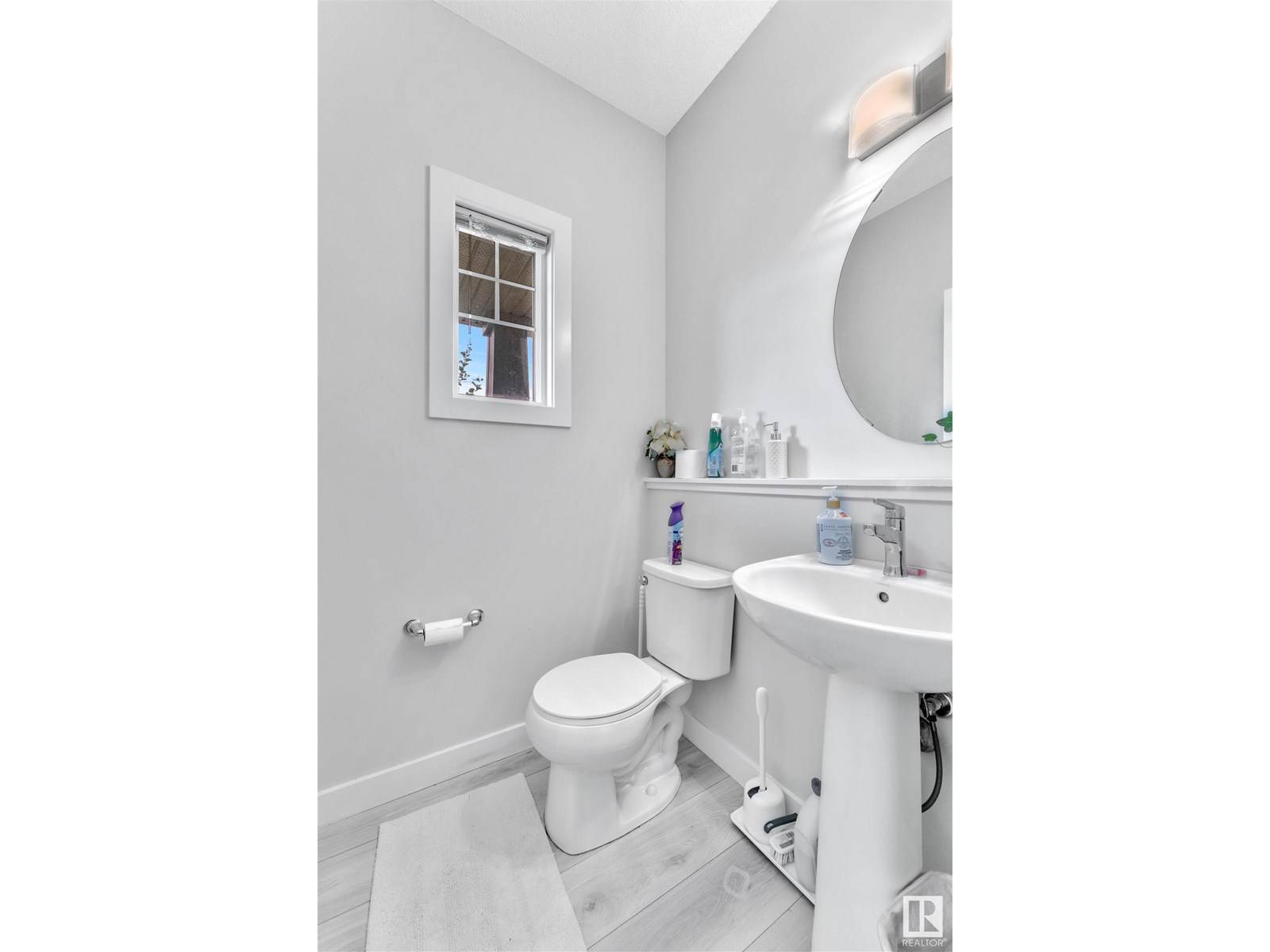 Edmonton, AB T6X2L4,636 ORCHARDS BV SW