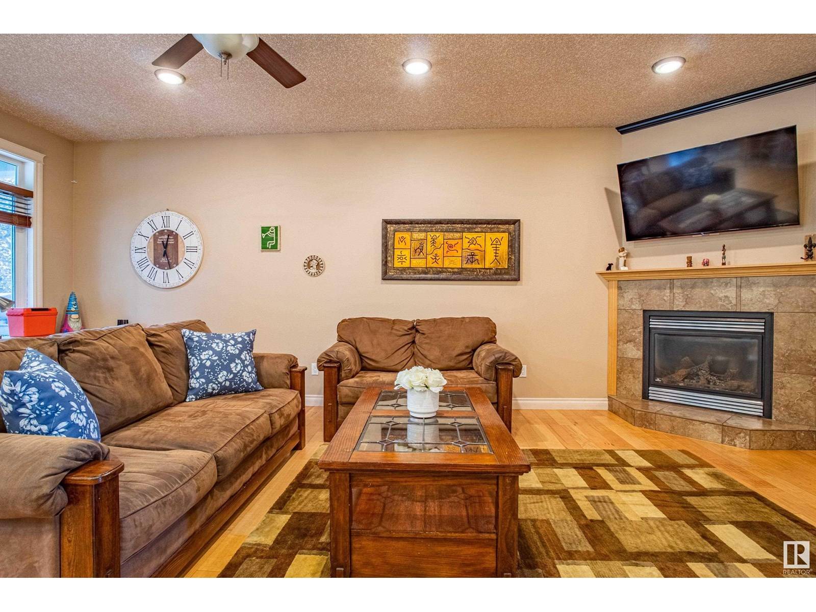 Leduc, AB T9E0A3,17 KING ST