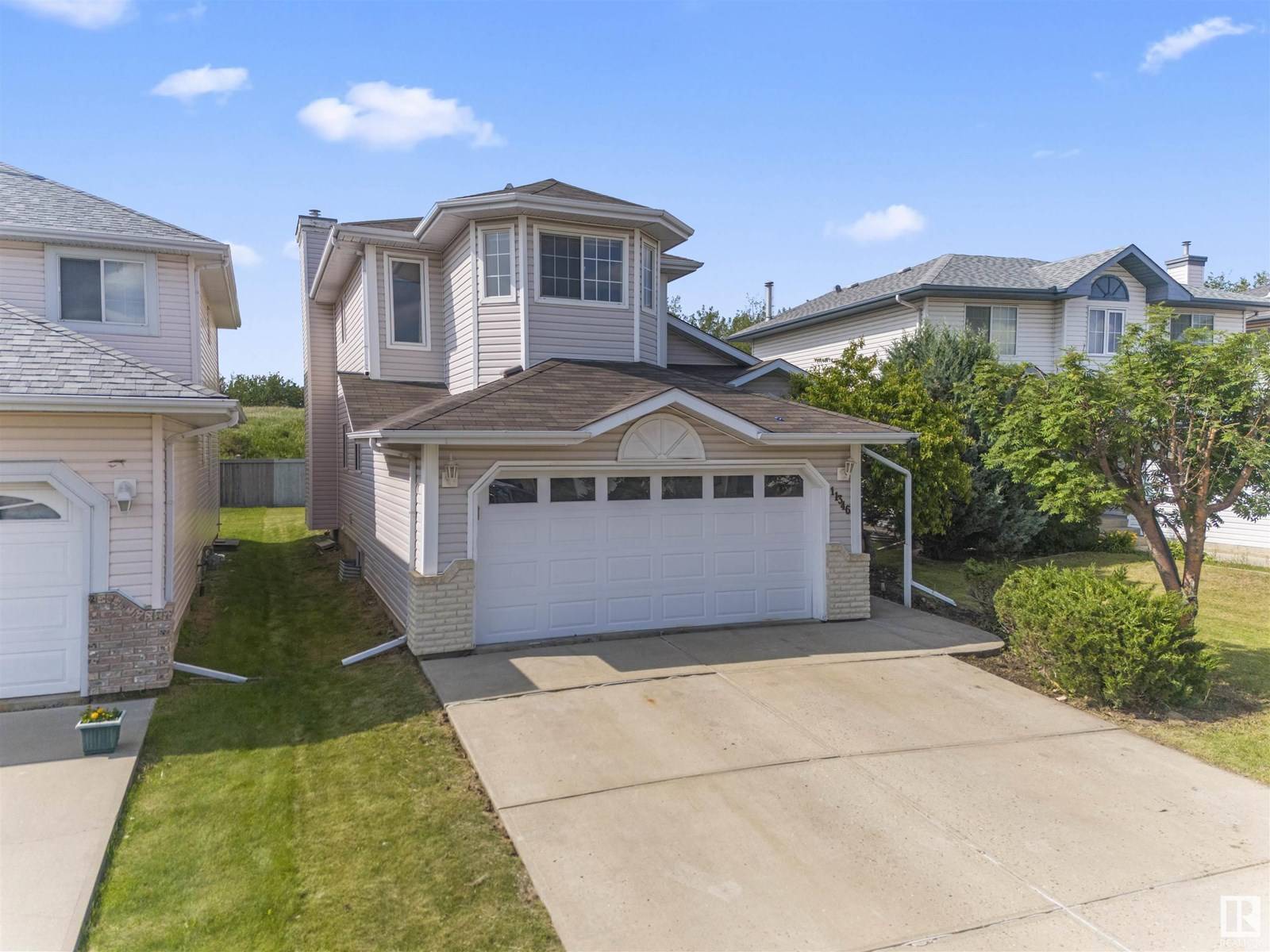 Edmonton, AB T5X5Y7,11346 173 AV NW