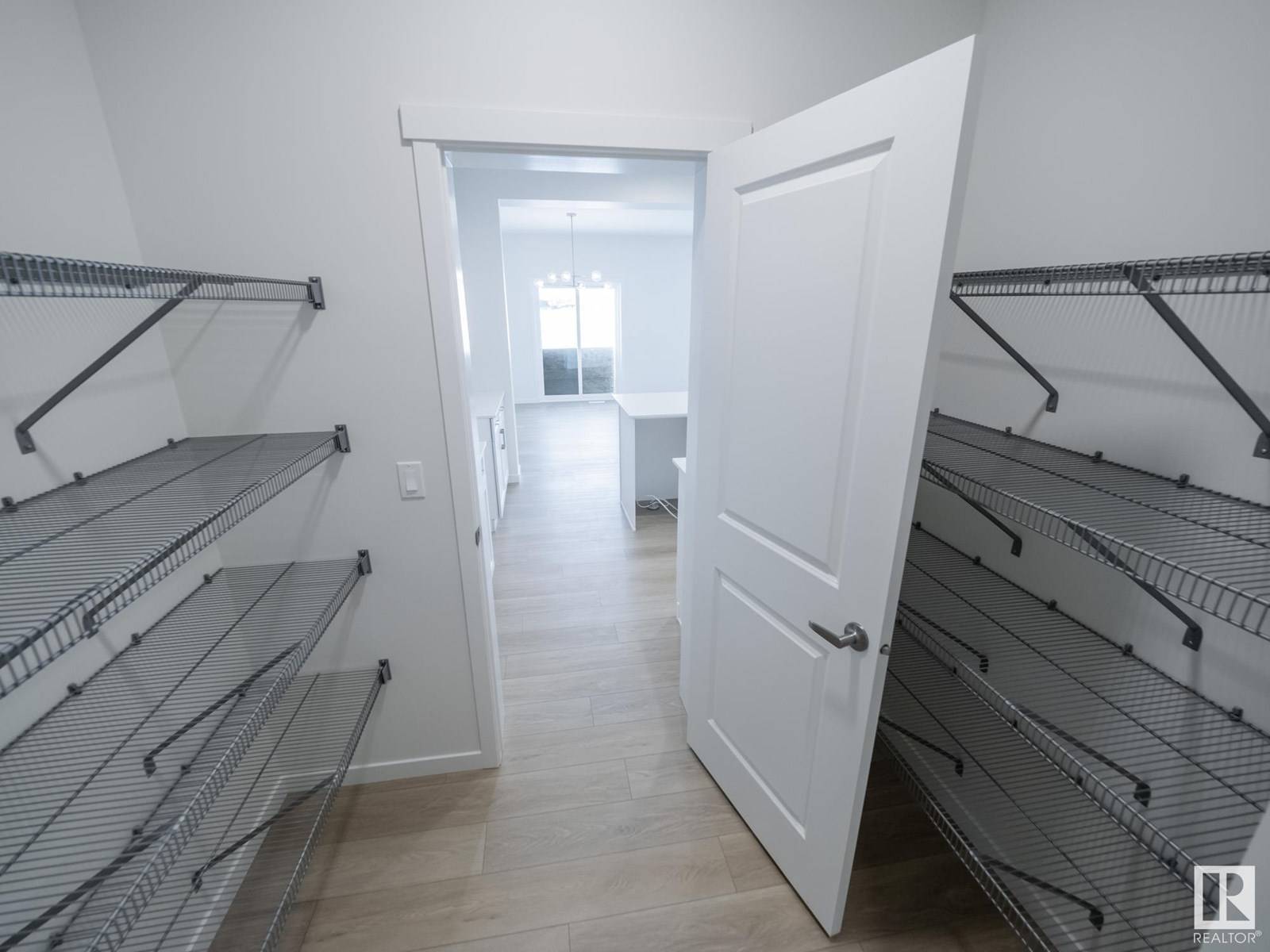 Edmonton, AB T5T7Y5,8720 224 ST NW