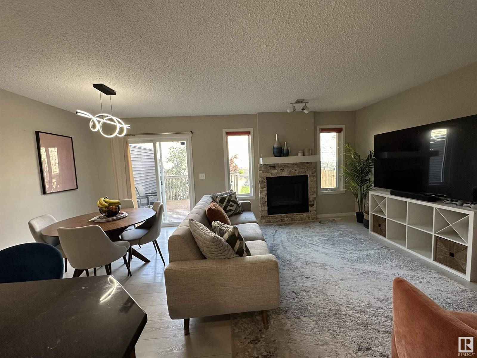 Edmonton, AB T5Y3V1,903 EBBERS CR NW