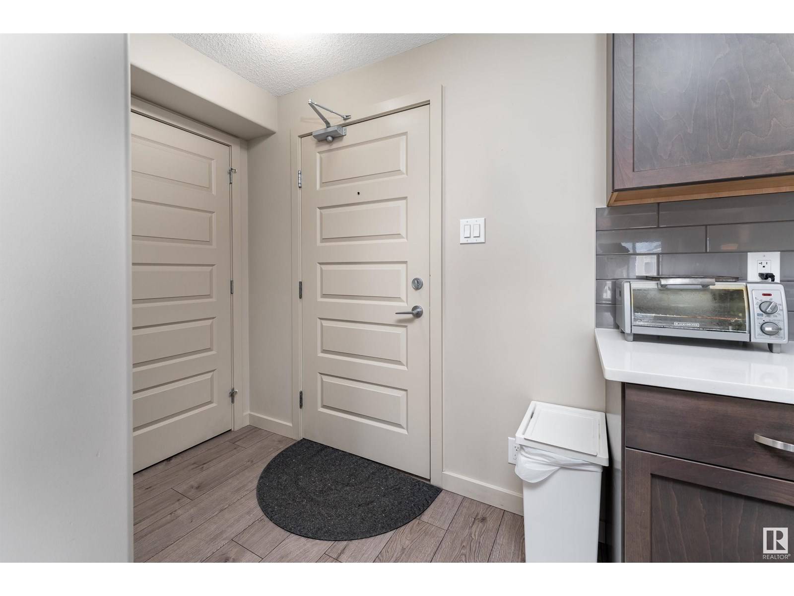 Edmonton, AB T6X2E5,#213 4008 SAVARYN DR SW