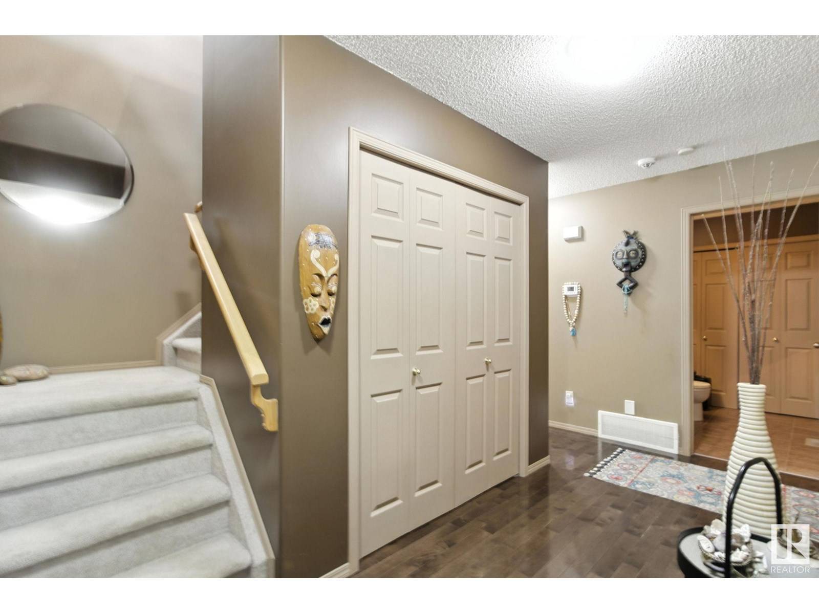 St. Albert, AB T8N7B2,8 ERINWOODS PL