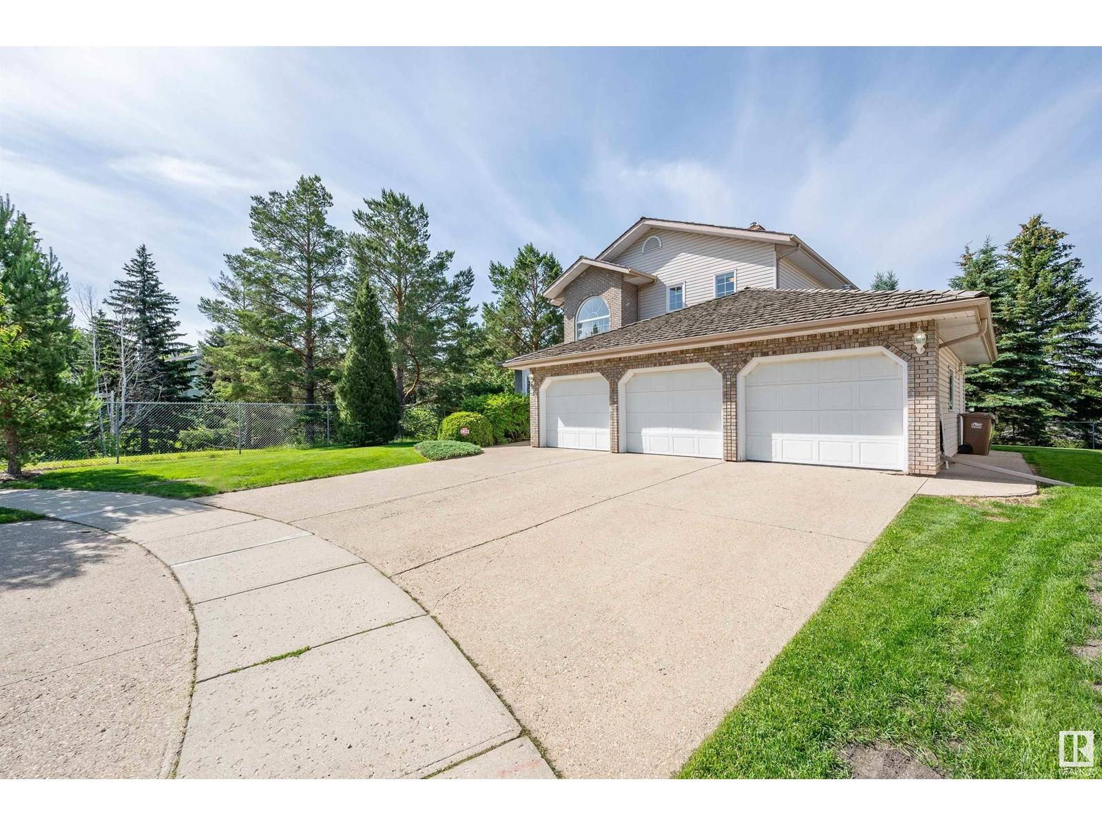 St. Albert, AB T8N5R3,5 HELEN PL