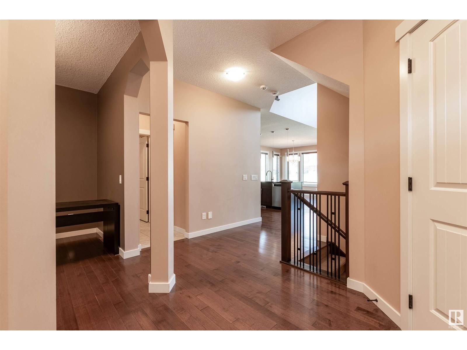 Edmonton, AB T6X0Y6,4450 CRABAPPLE LANDING LD SW