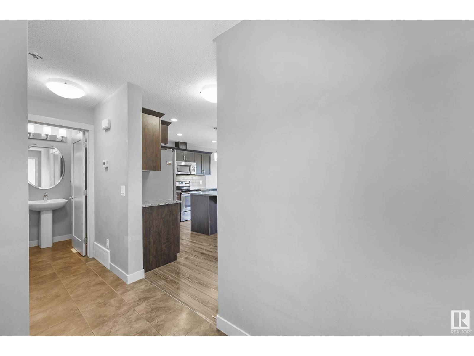 Edmonton, AB T6W3C3,16704 14 AV SW
