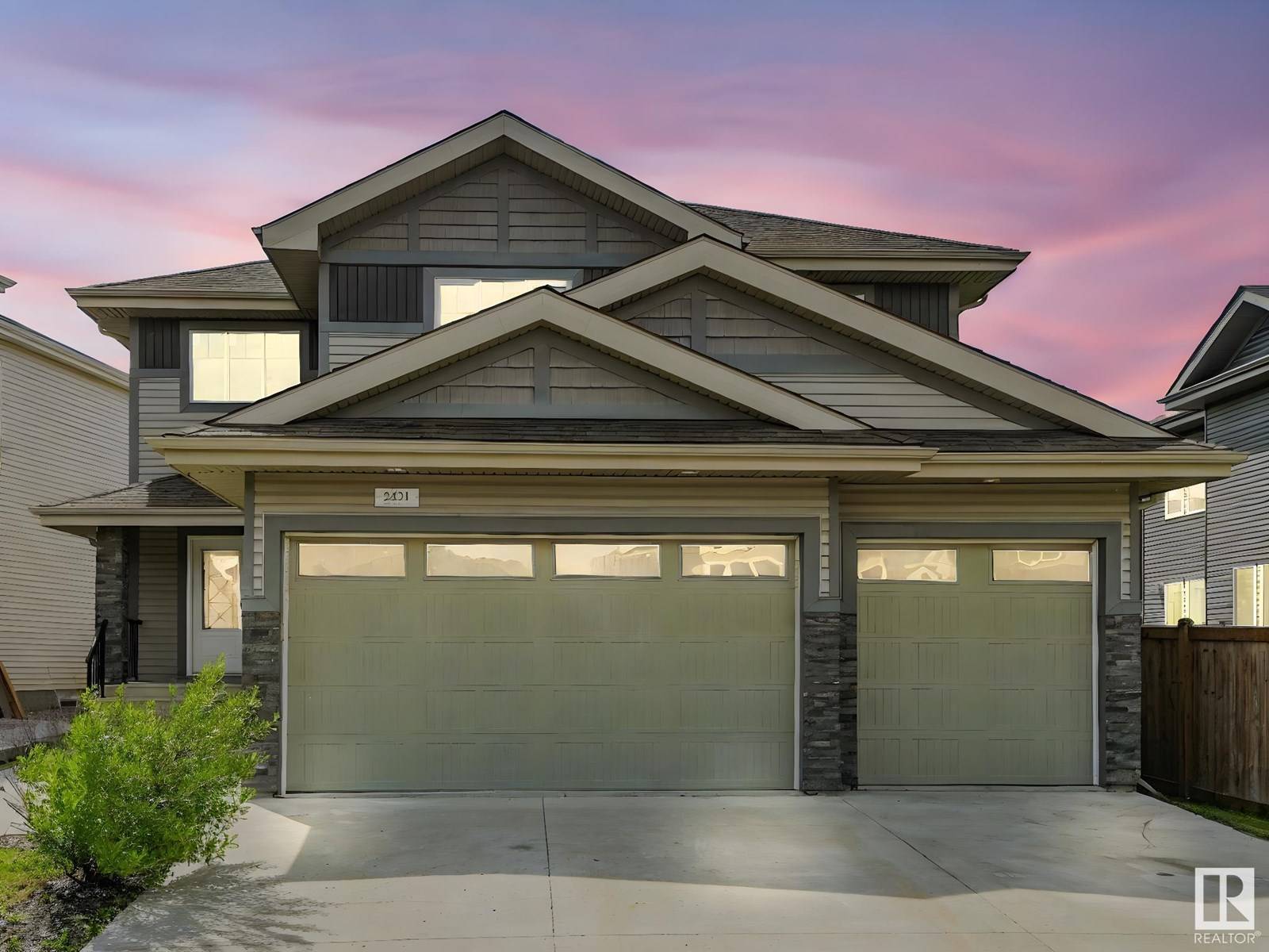 Edmonton, AB T6W2M9,2421 ASHCRAFT CR SW