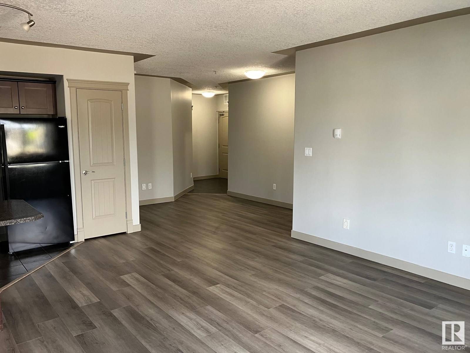 Leduc, AB T9E5Y3,#101 4415 48 ST