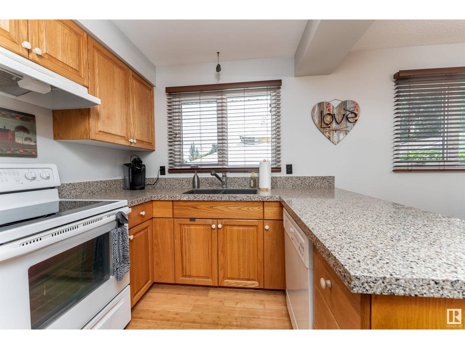 Fort Saskatchewan, AB T8L1A1,8513 92 AV
