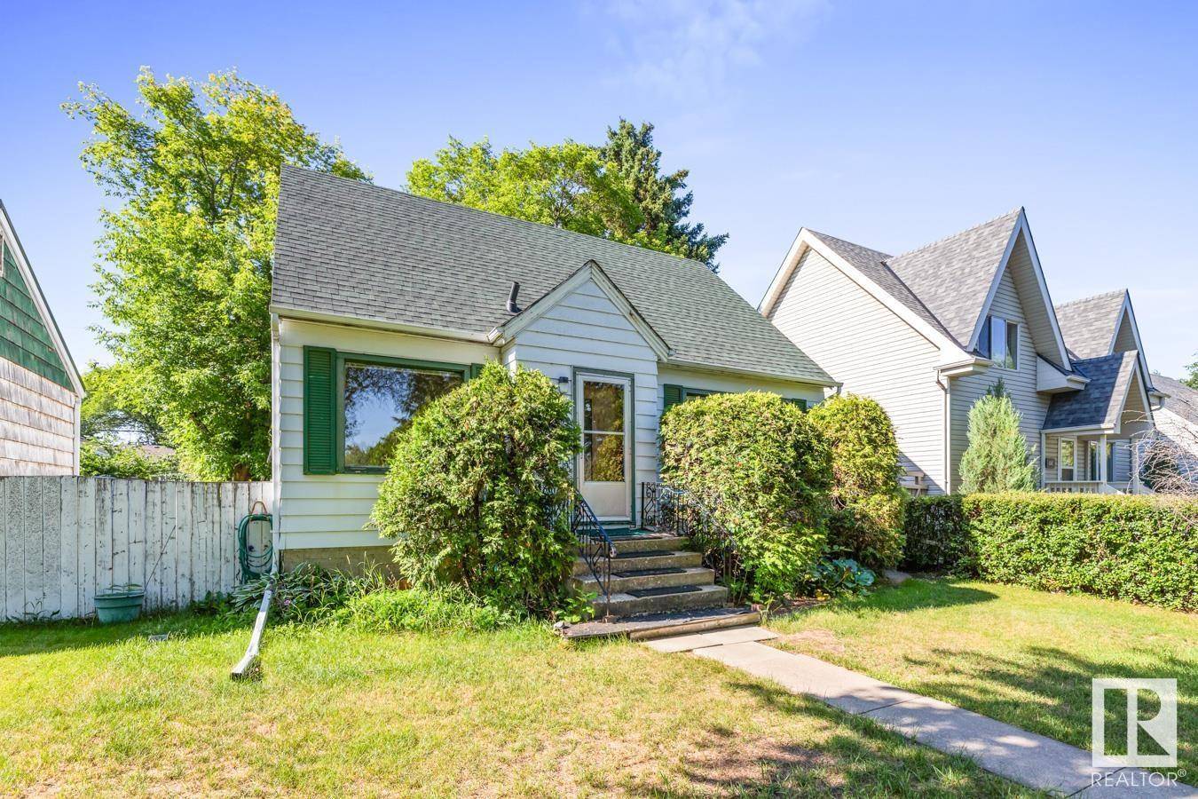 Edmonton, AB T6E0W1,8343 81 AV NW NW