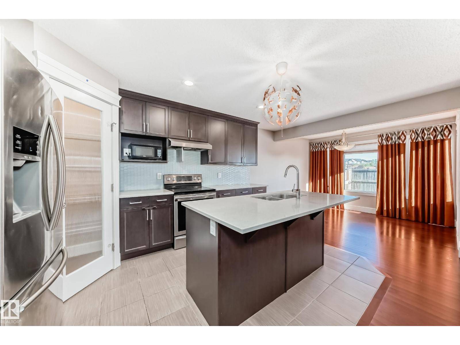 Edmonton, AB T5Y0X8,3616 168 AV NW