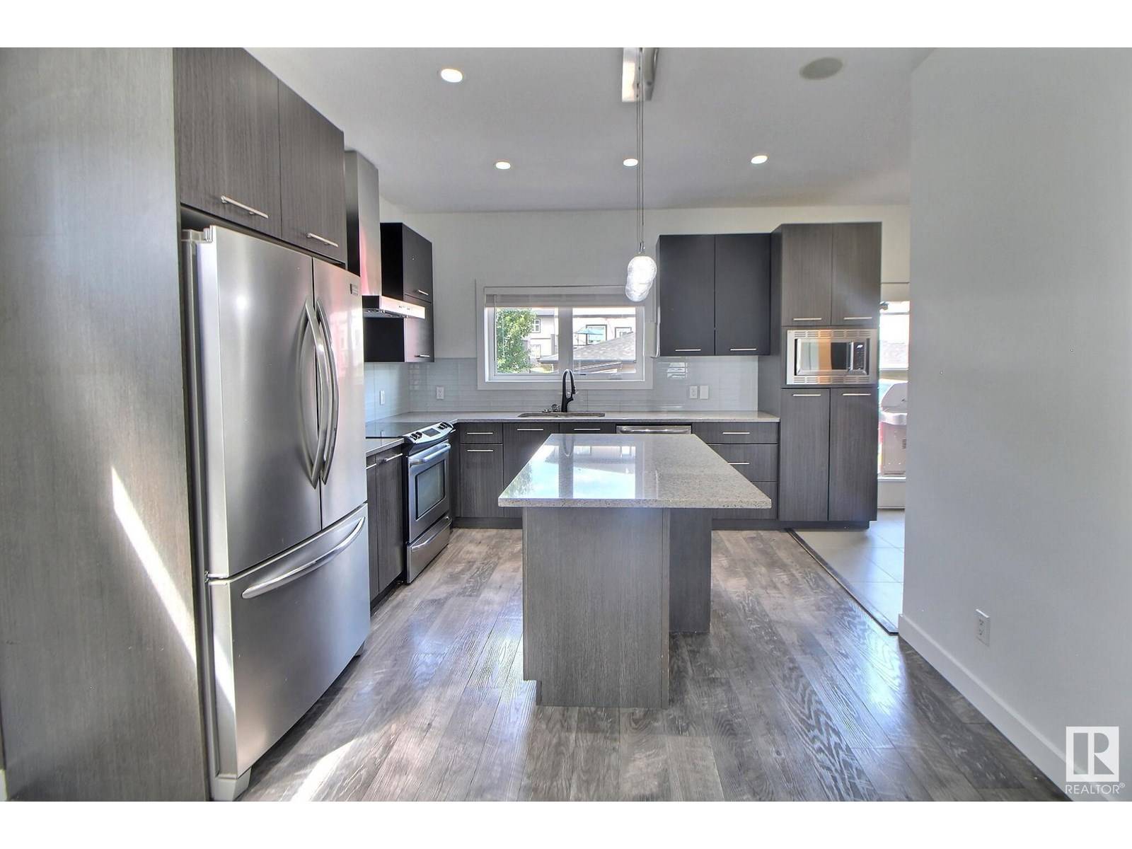 Spruce Grove, AB T7X0P7,11 KENTON WY